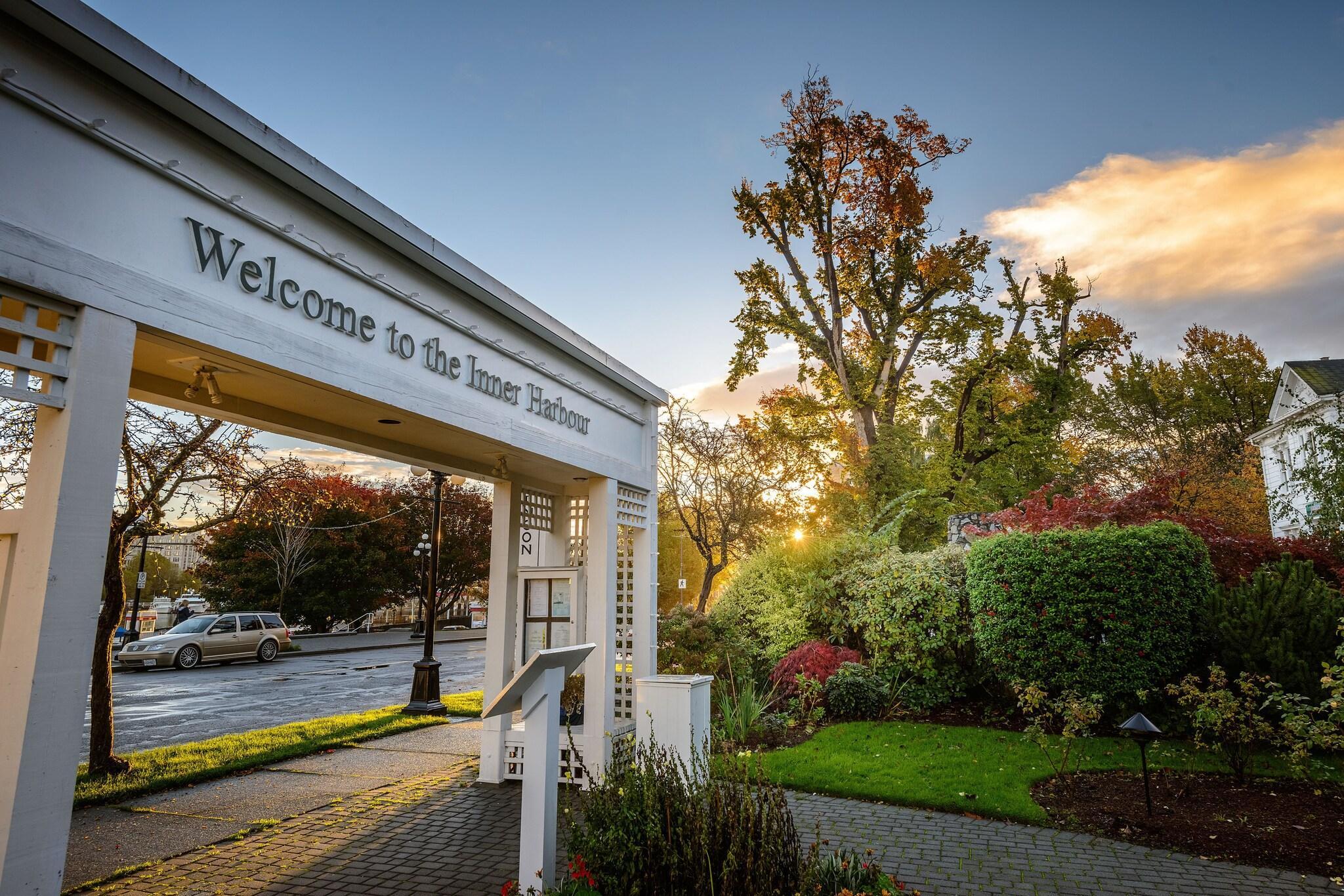 Vista Exterior Huntingdon Hotel and Suites