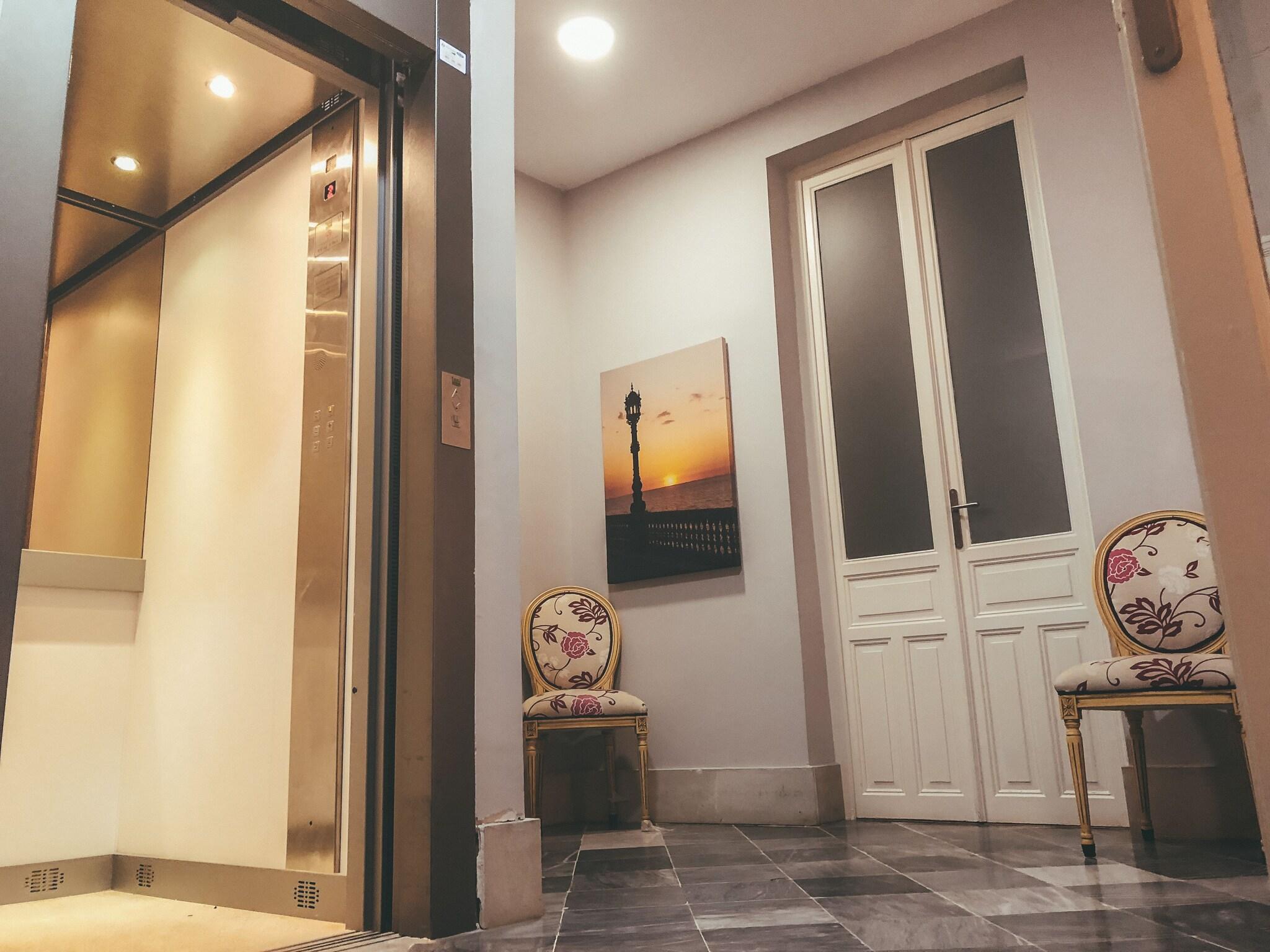 Varios Apodaca Rooms