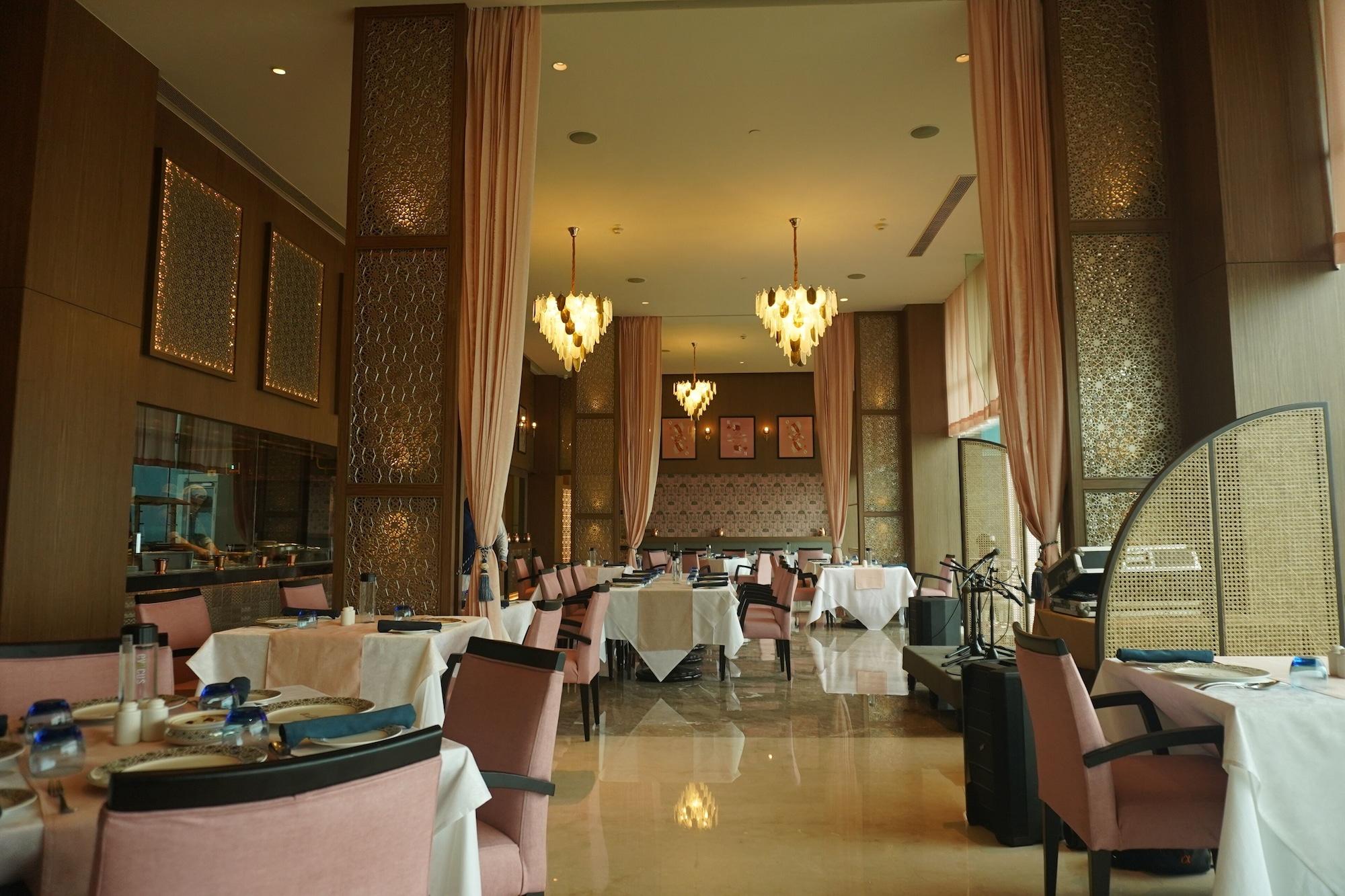 Restaurant Novotel Visakhapatnam Varun Beach Hotel