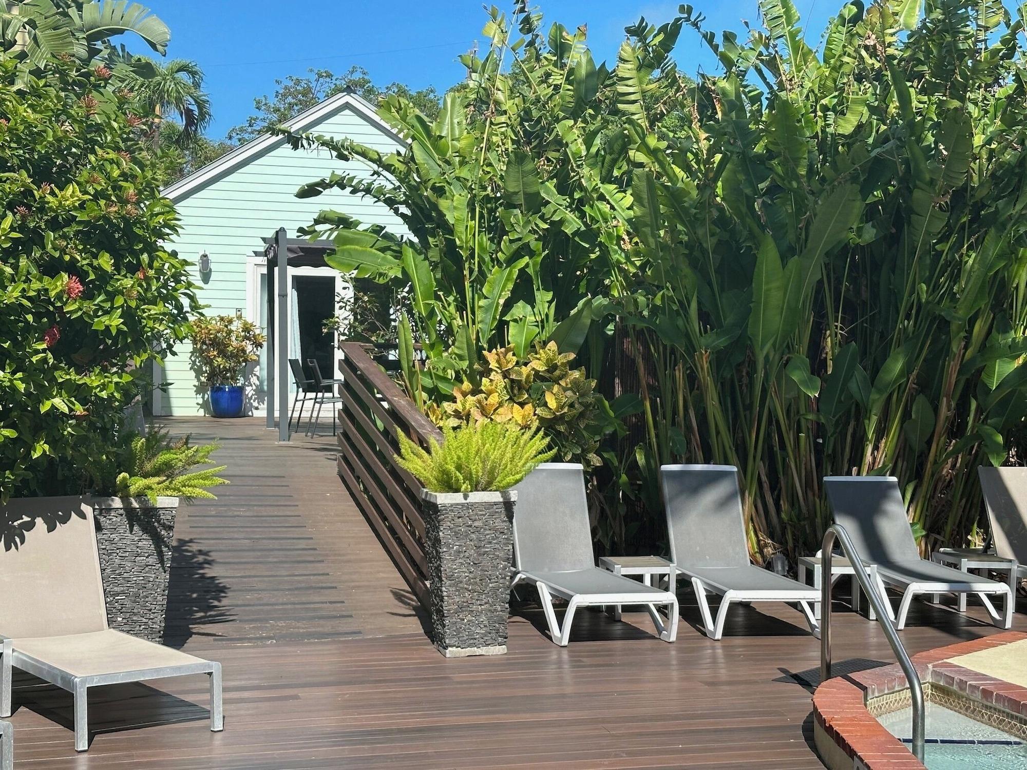 Vista Exterior Douglas House - Adults Only