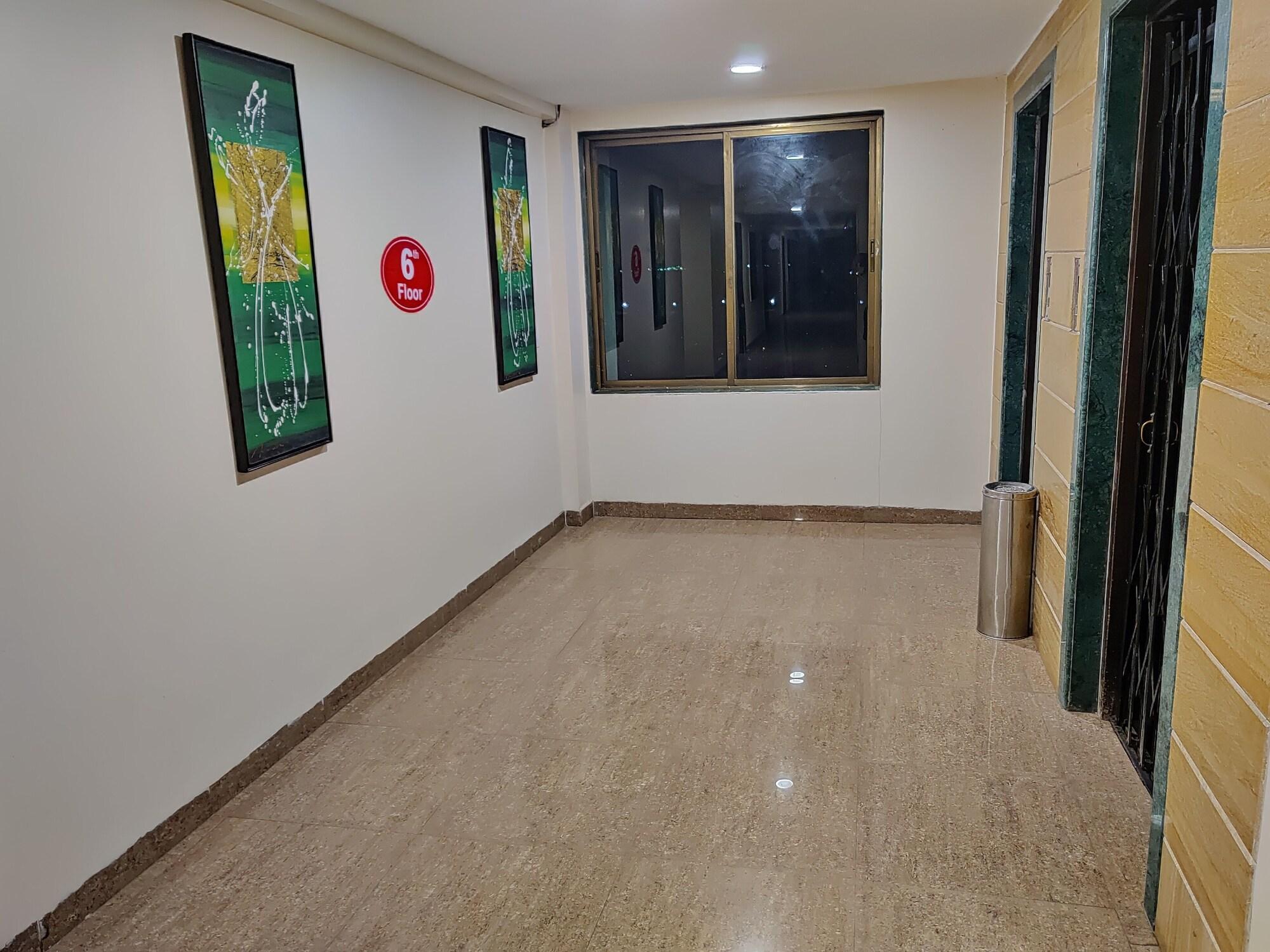 Varios Hotel Reeva Suites