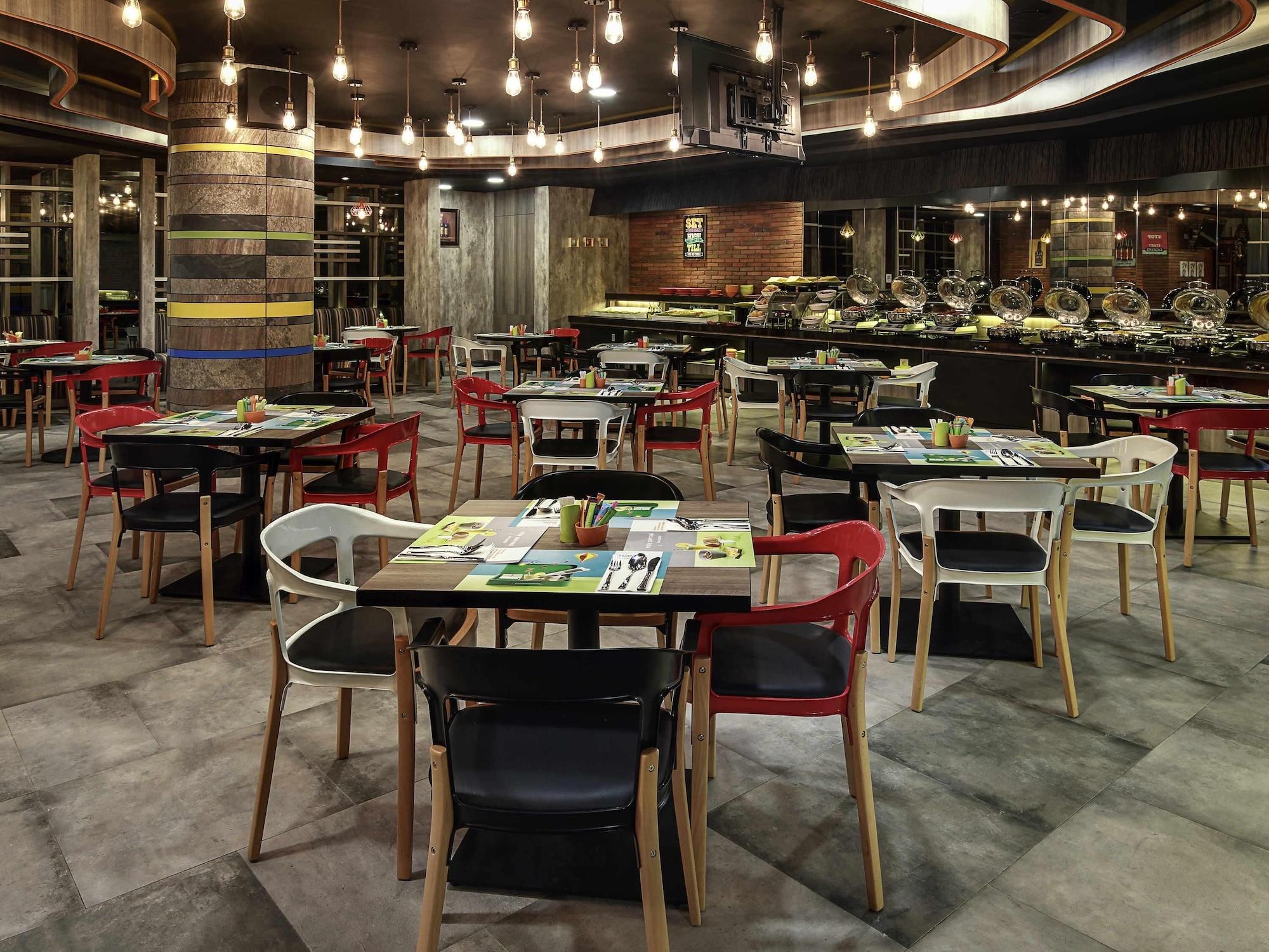 Restaurant ibis Styles Makassar Sam Ratulangi