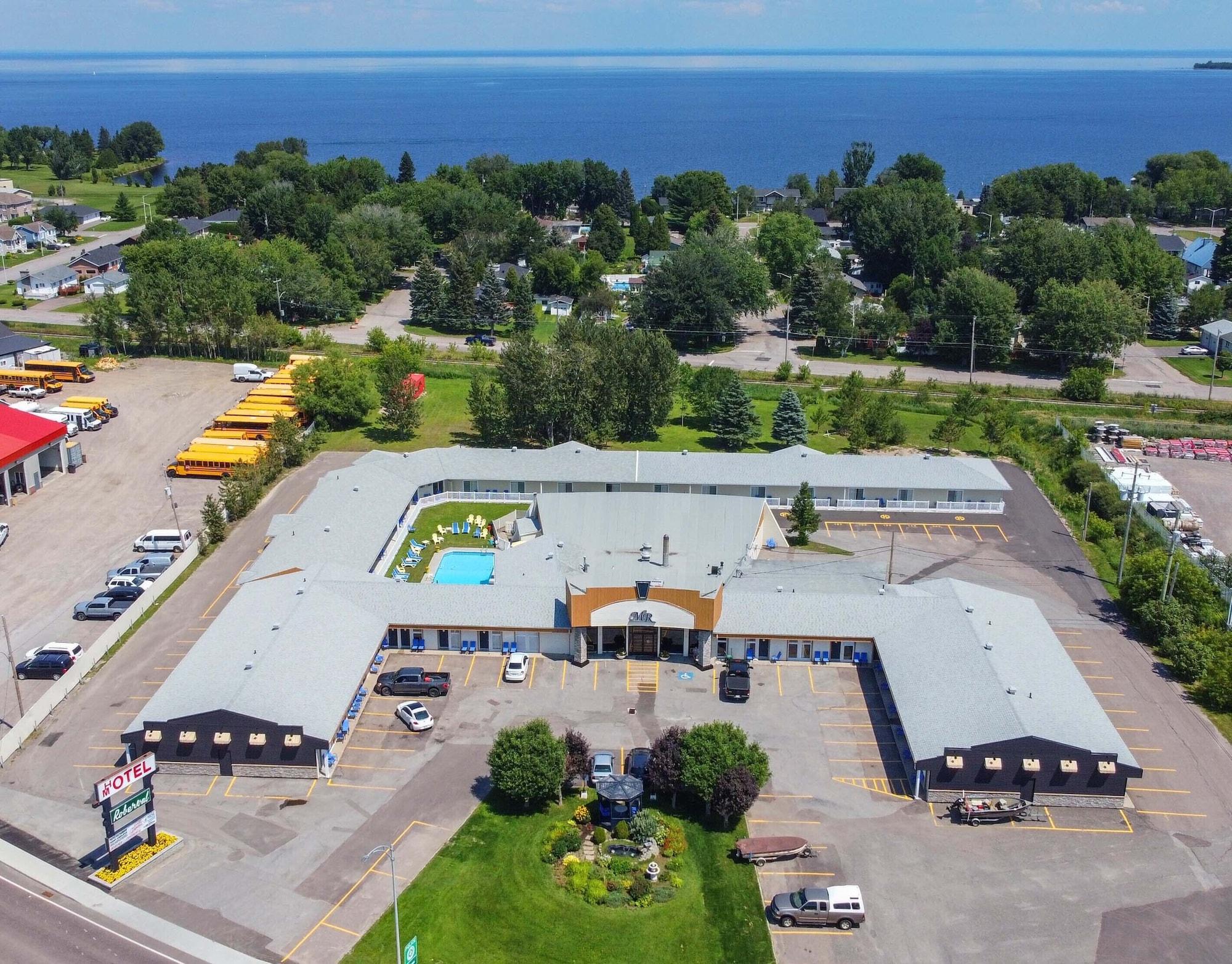 Vista Exterior Motel Roberval