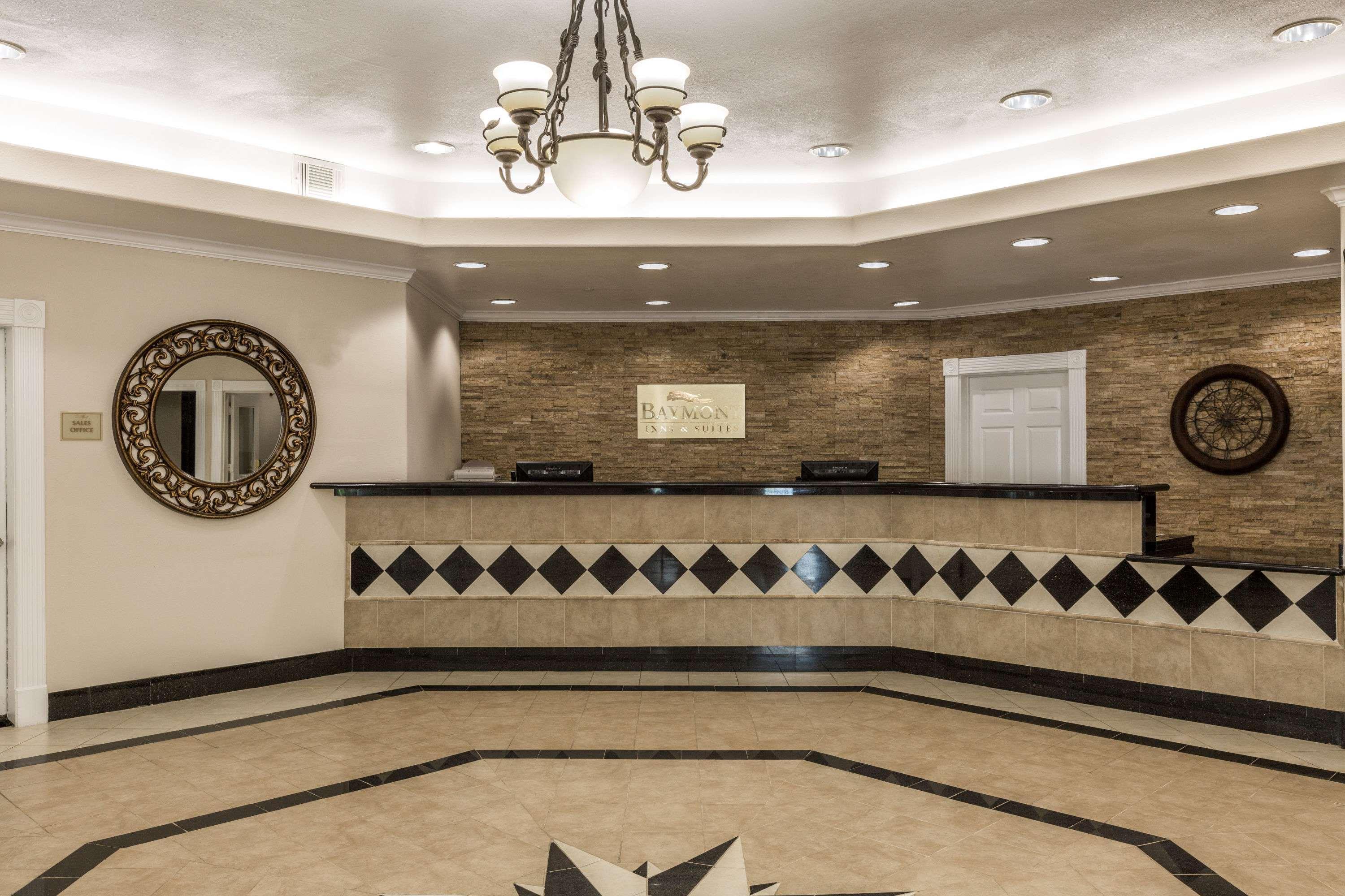 Vista Lobby Baymont by Wyndham Galveston