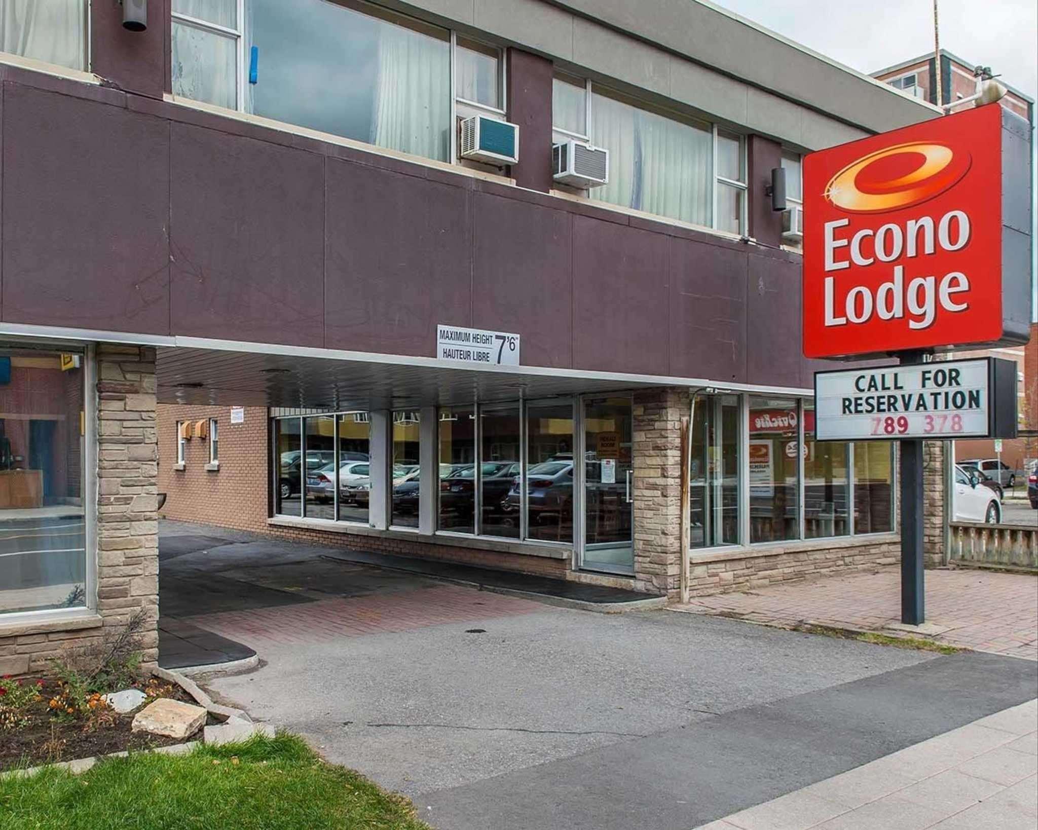 Varios Econo Lodge Downtown Ottawa