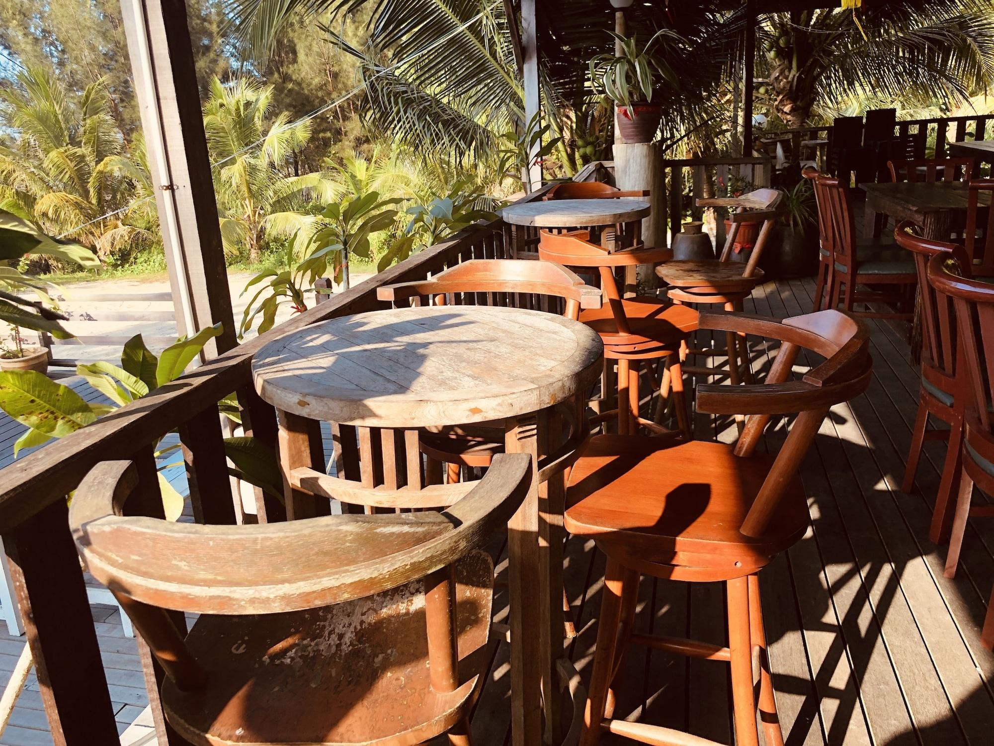 Vista Lobby Tim's Seaside Hideout Resort