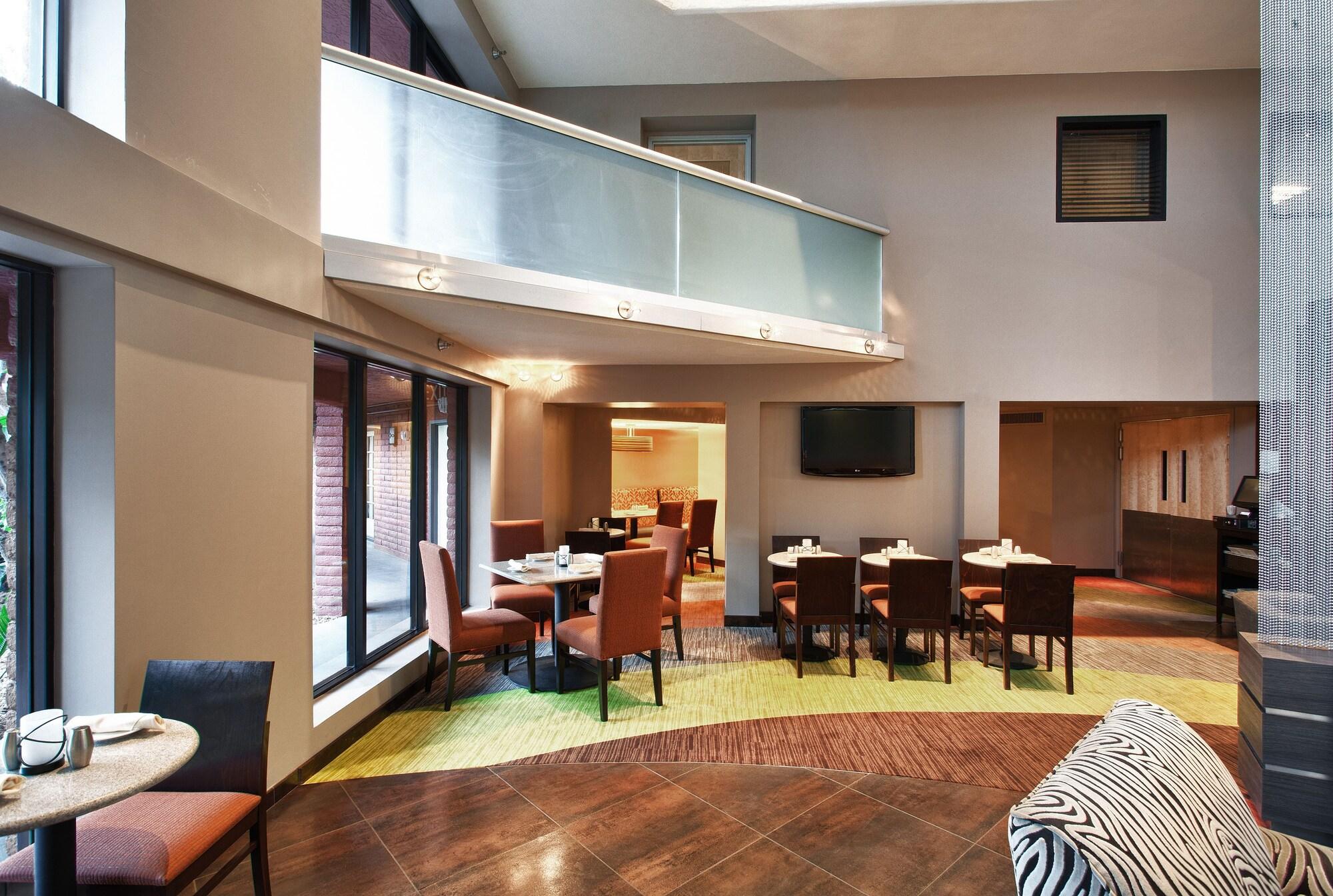 Restaurant Holiday Inn & Suites Phoenix Airport North by IHG