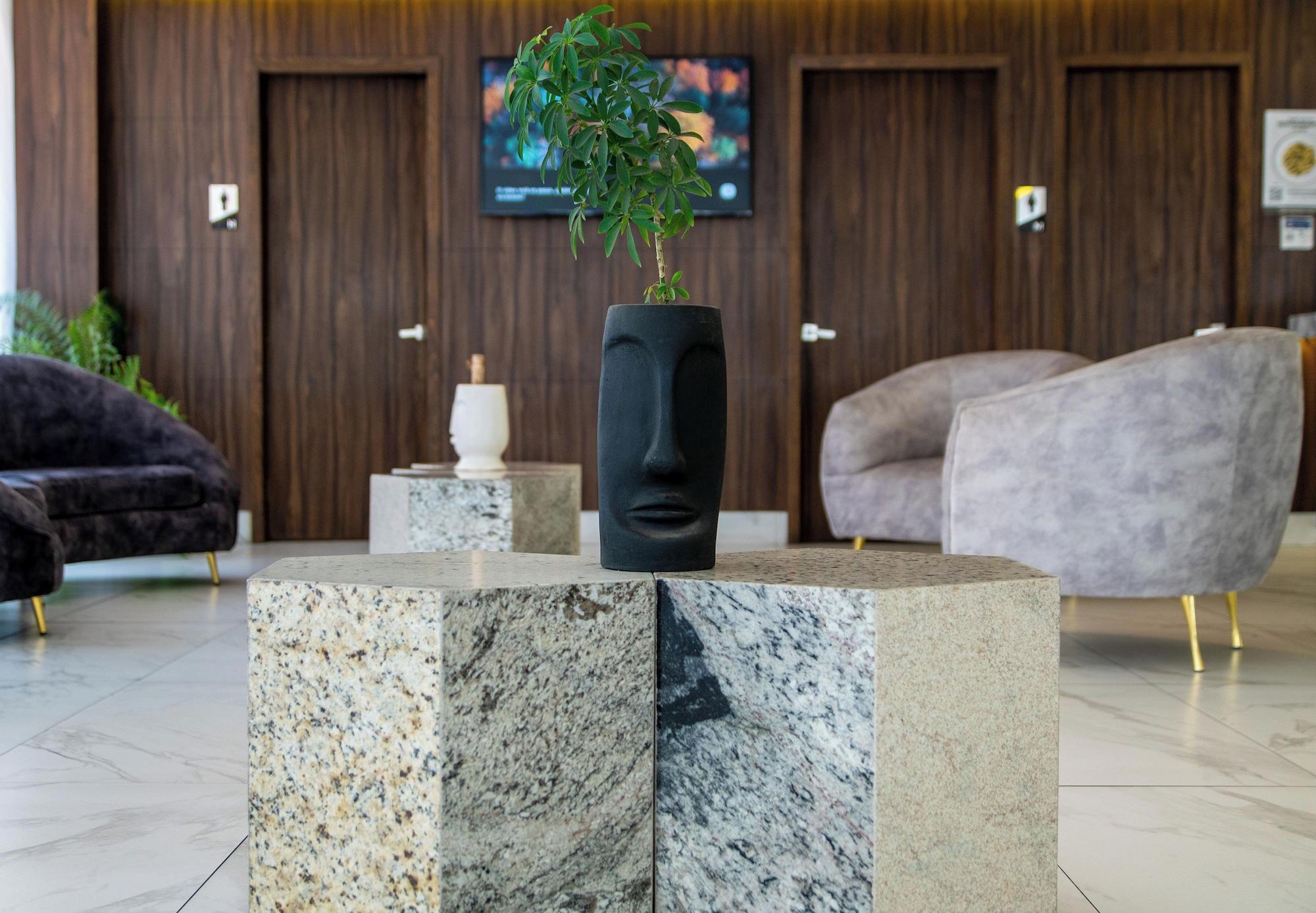 Vista Lobby HVH by Yaxché