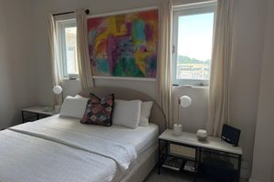 Alquiler Vacacional - 2 Bedroom APT w/ Condado Lagoon & Ocean views, restaurants, walk to the beach