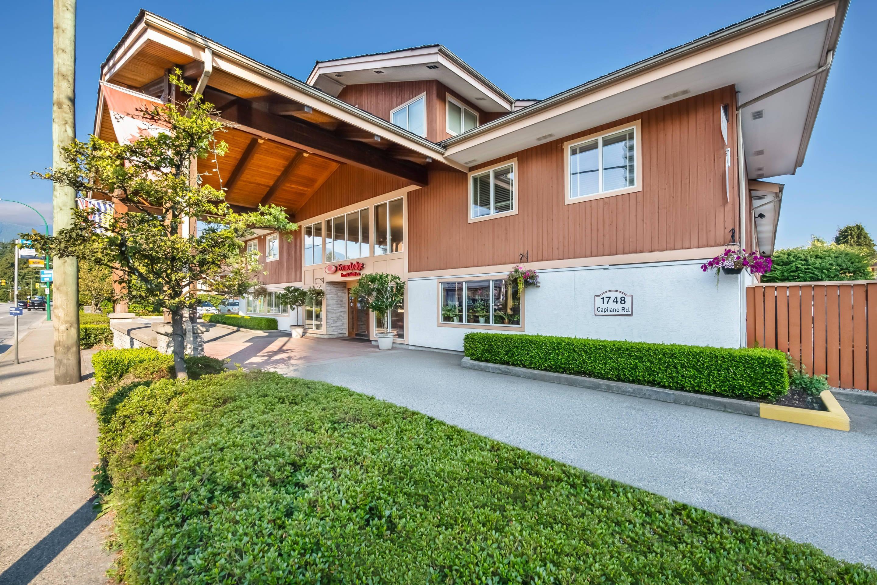 Vista Exterior Econo Lodge Inn & Suites N. Vancouver