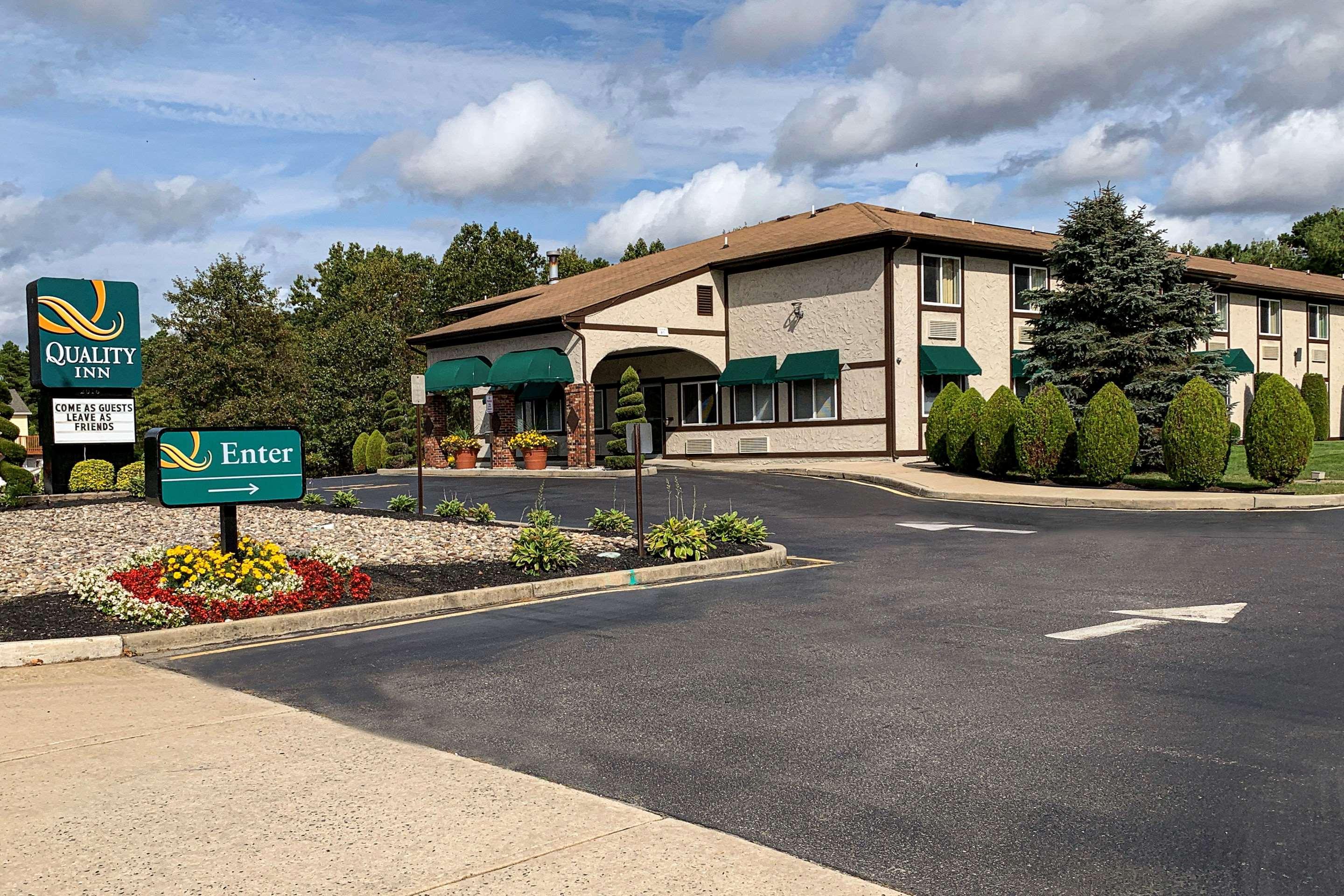 Vista Exterior Quality Inn Near Toms River Corporate Park