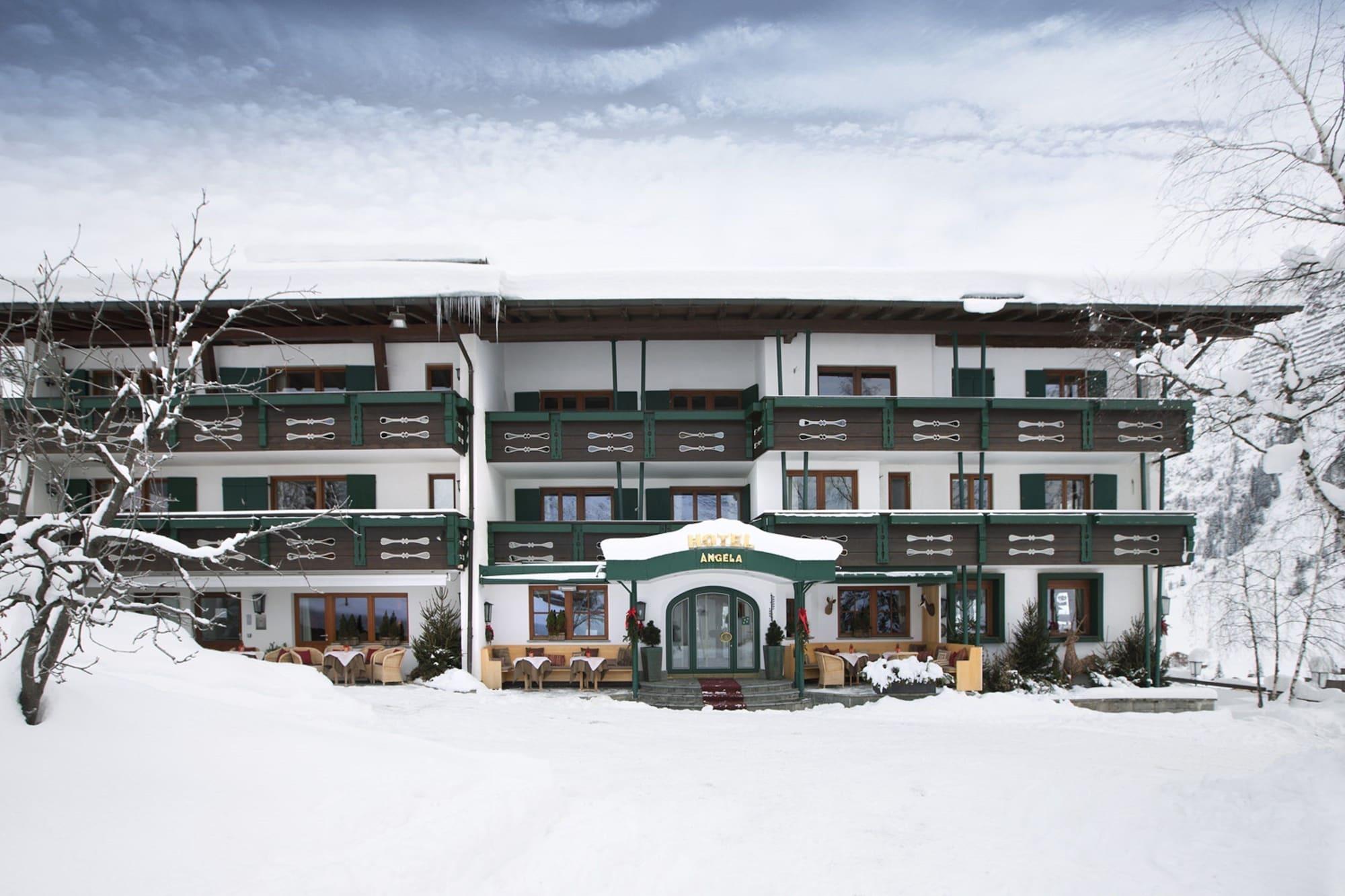 Vista Exterior Hotel Angela