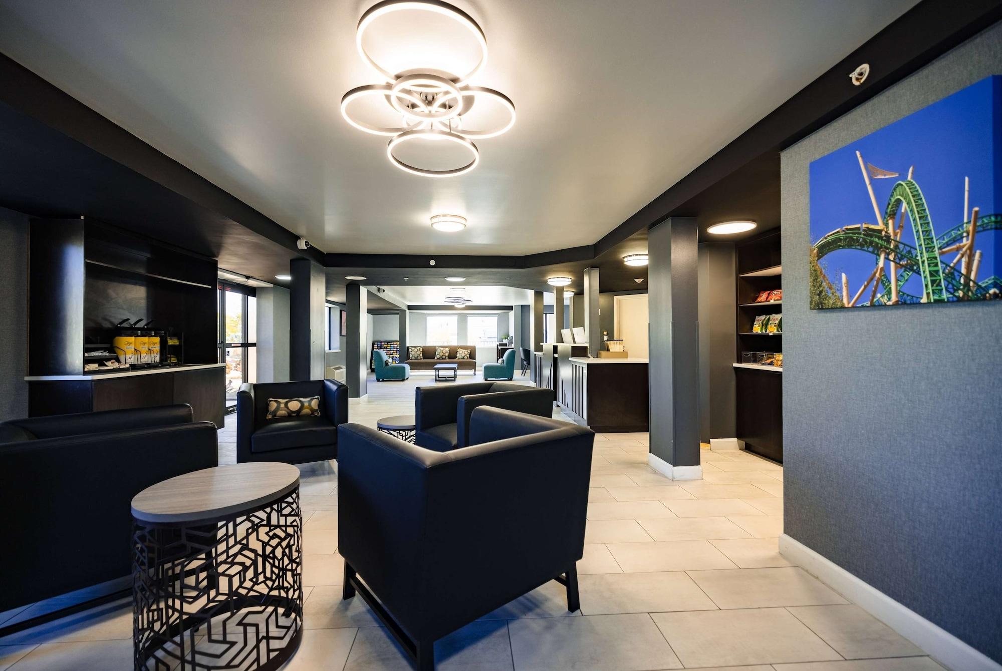 Vista Lobby La Quinta Inn by Wyndham Tampa Near Busch Gardens