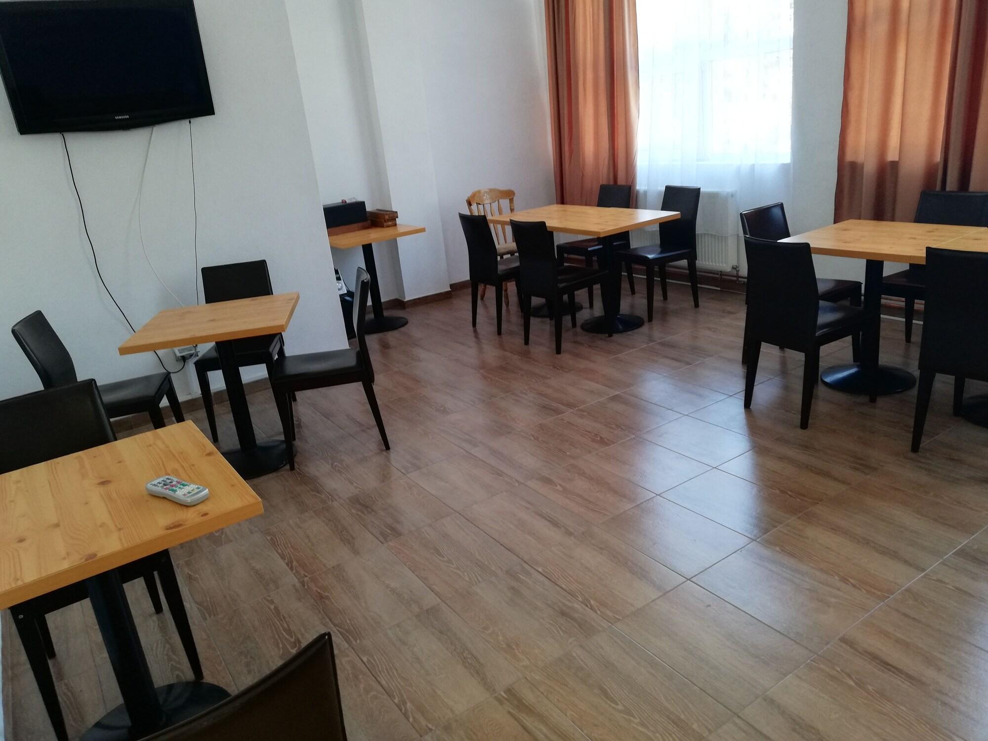 Varios Hostel Valcea
