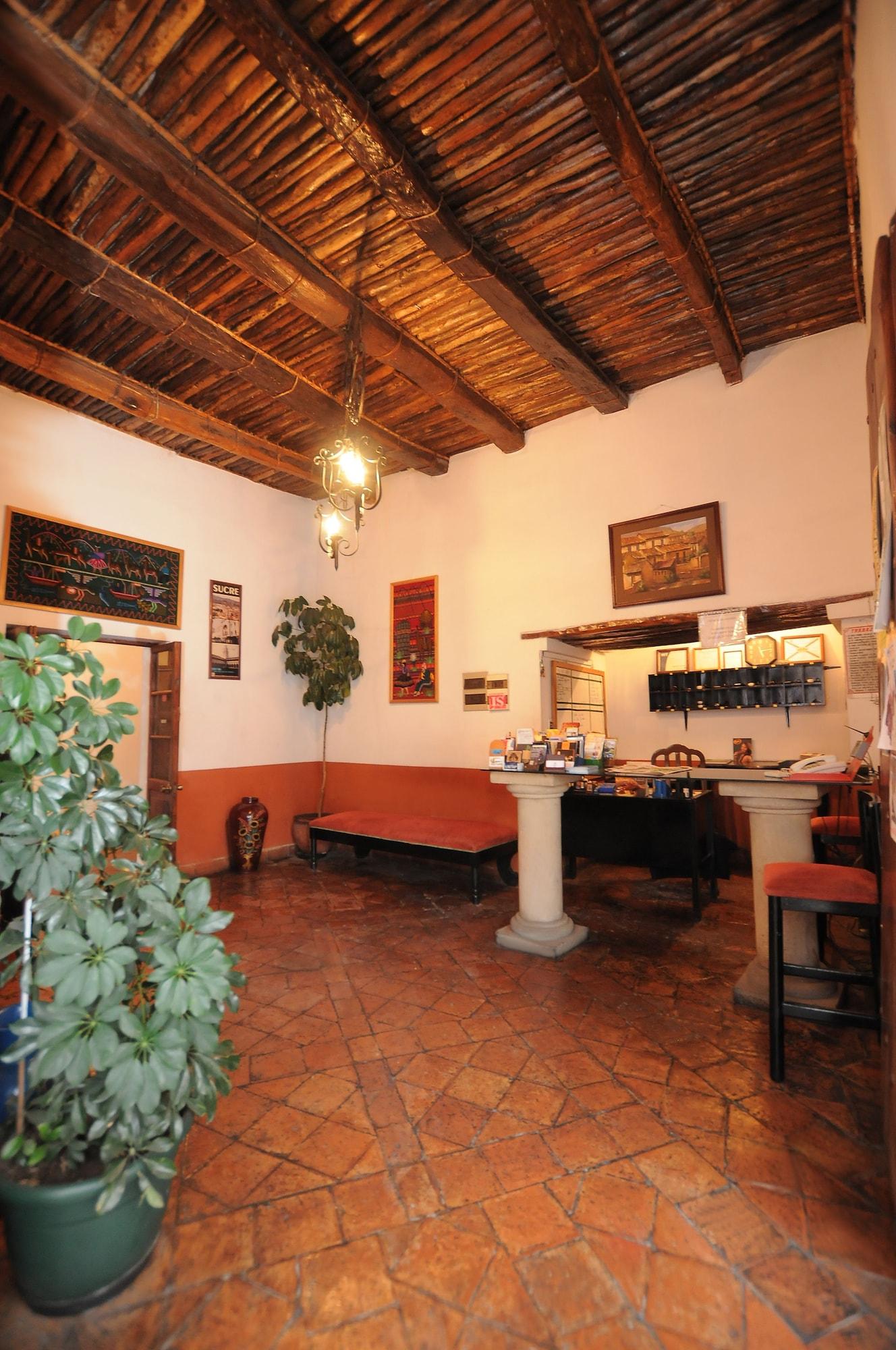Vista Lobby Hostal Recoleta Sur