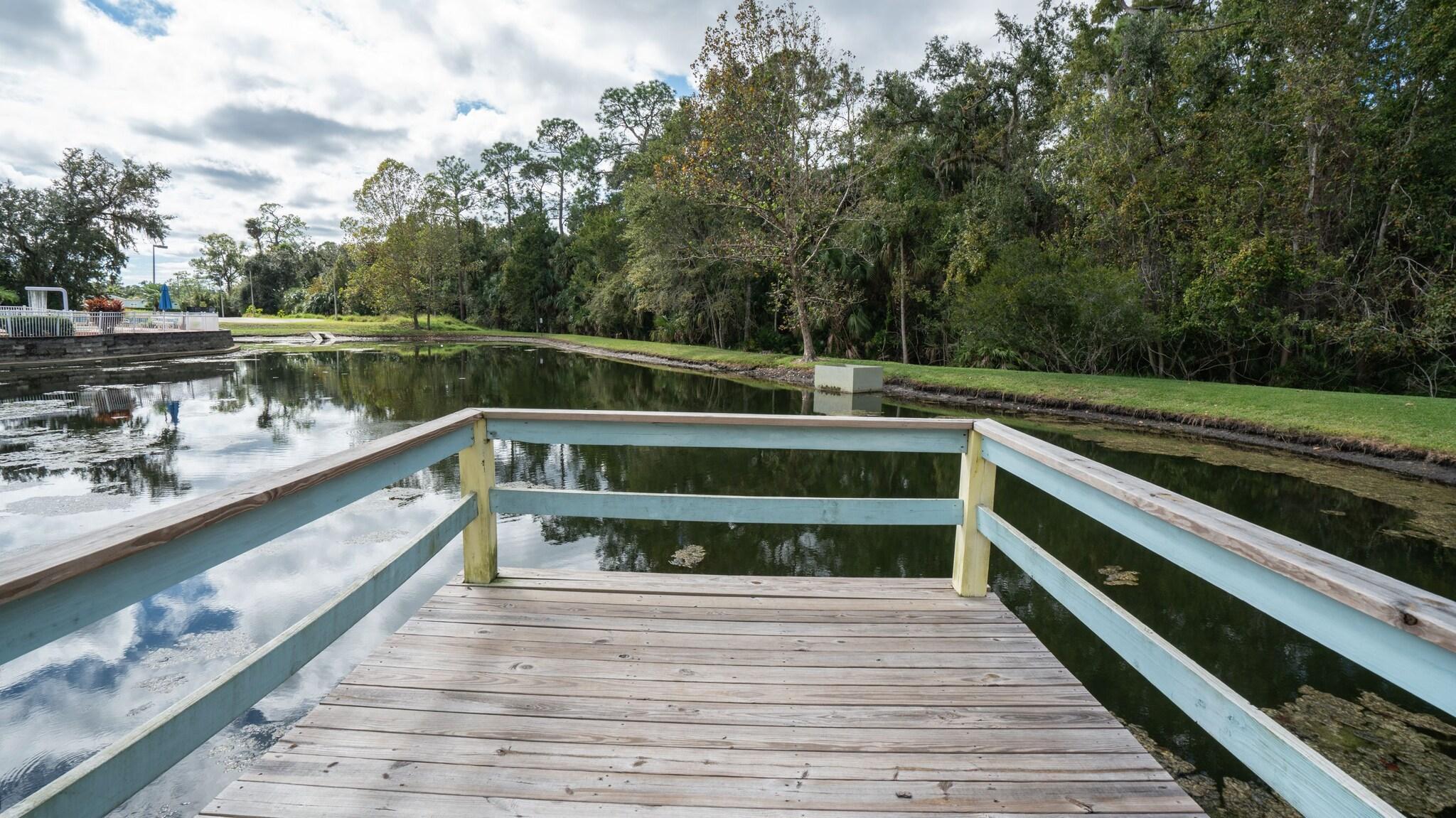Varios Barefoot Suite Condos Close To The Parks