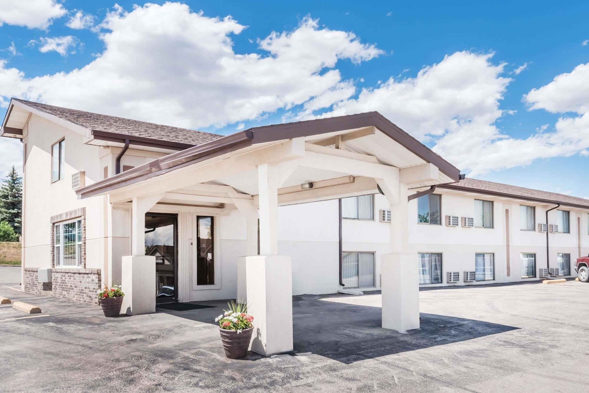 Varios Super 8 by Wyndham Belle Fourche SD