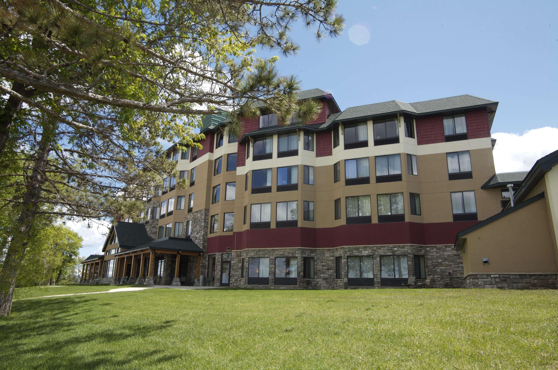 Vista Exterior SouthShore Hotel on Lake Bemidji, Trademark Coll by Wyndham