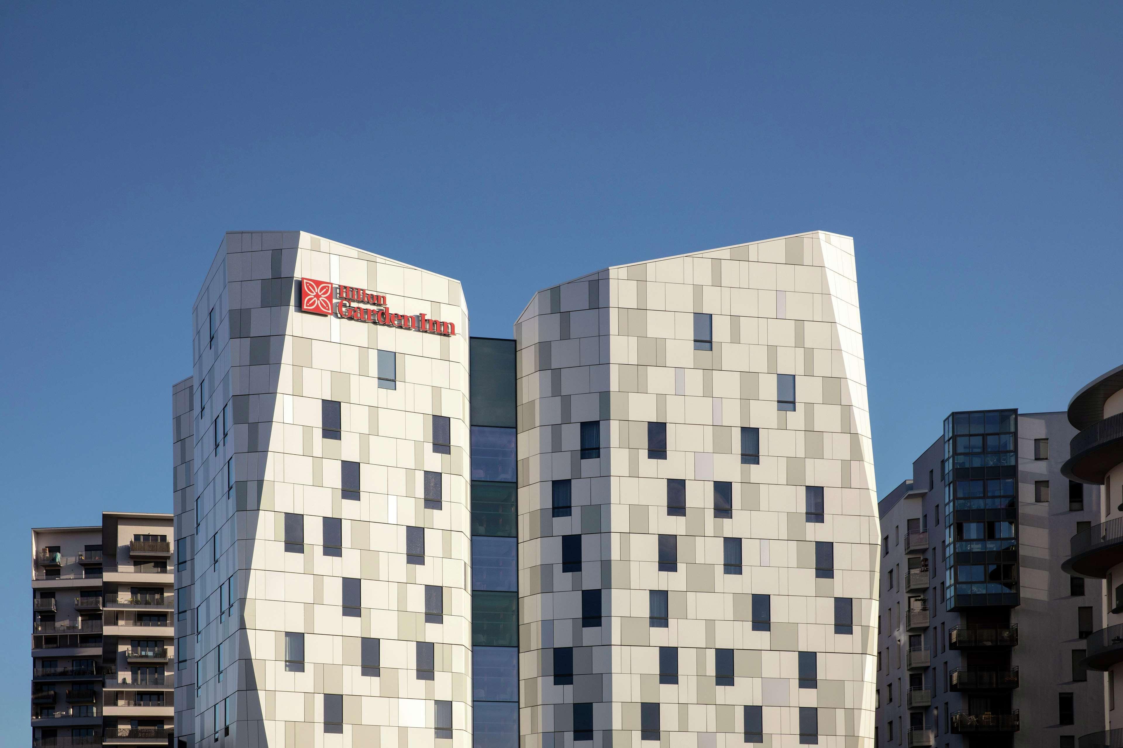 Vista Exterior Hilton Garden Inn Massy