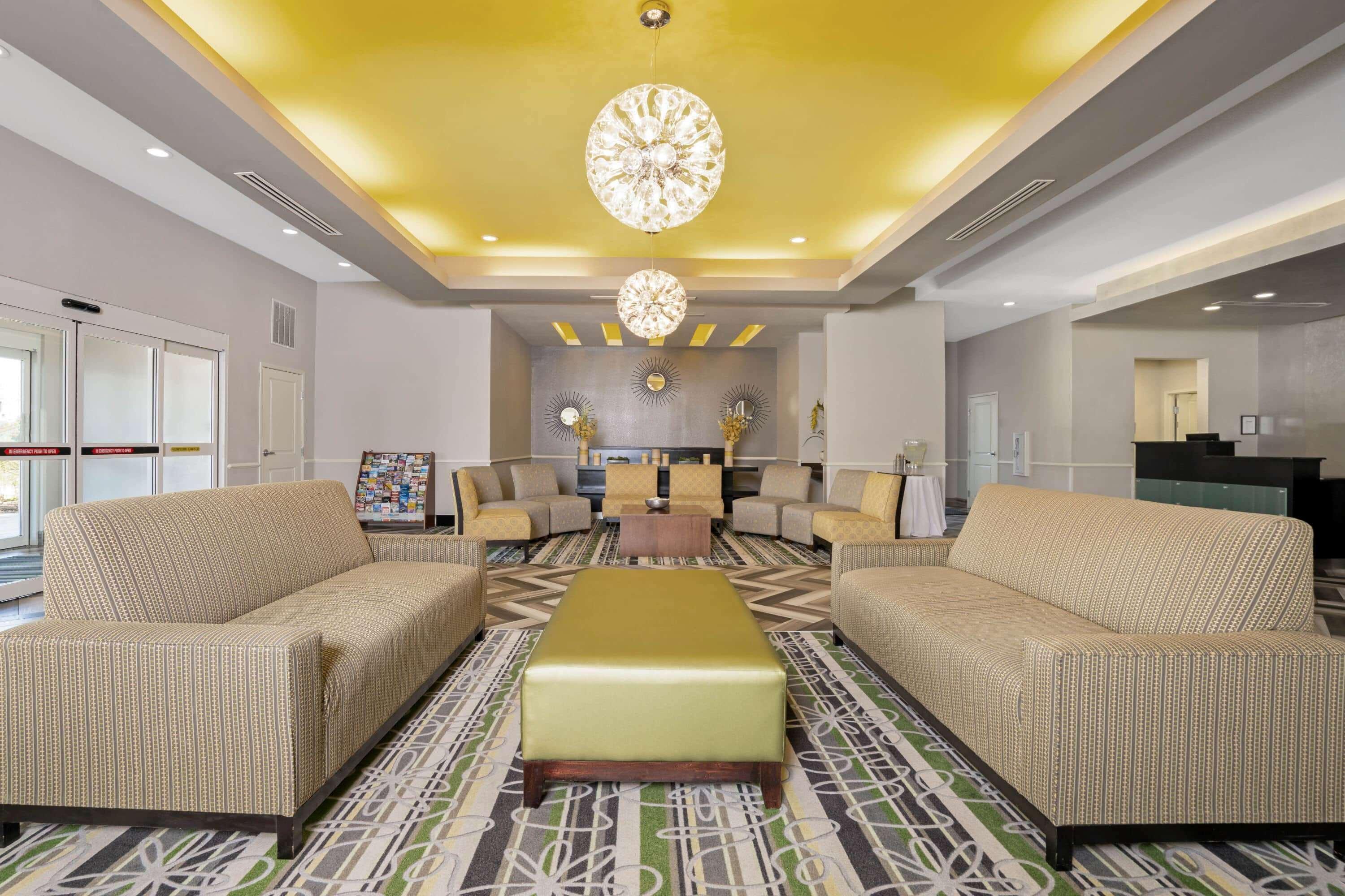 Vista Lobby La Quinta Inn & Suites by Wyndham Houston NW Beltway8/WestRD