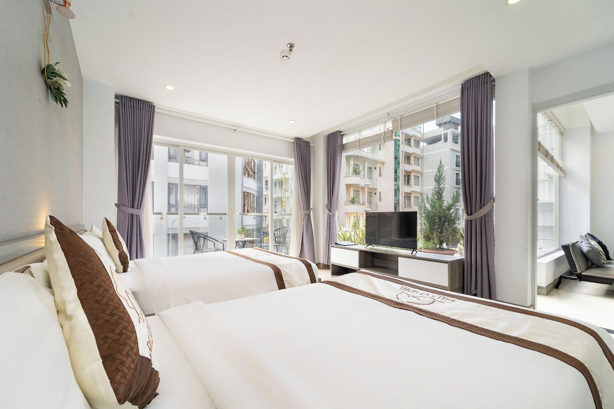 Varios Bella VT Hotel