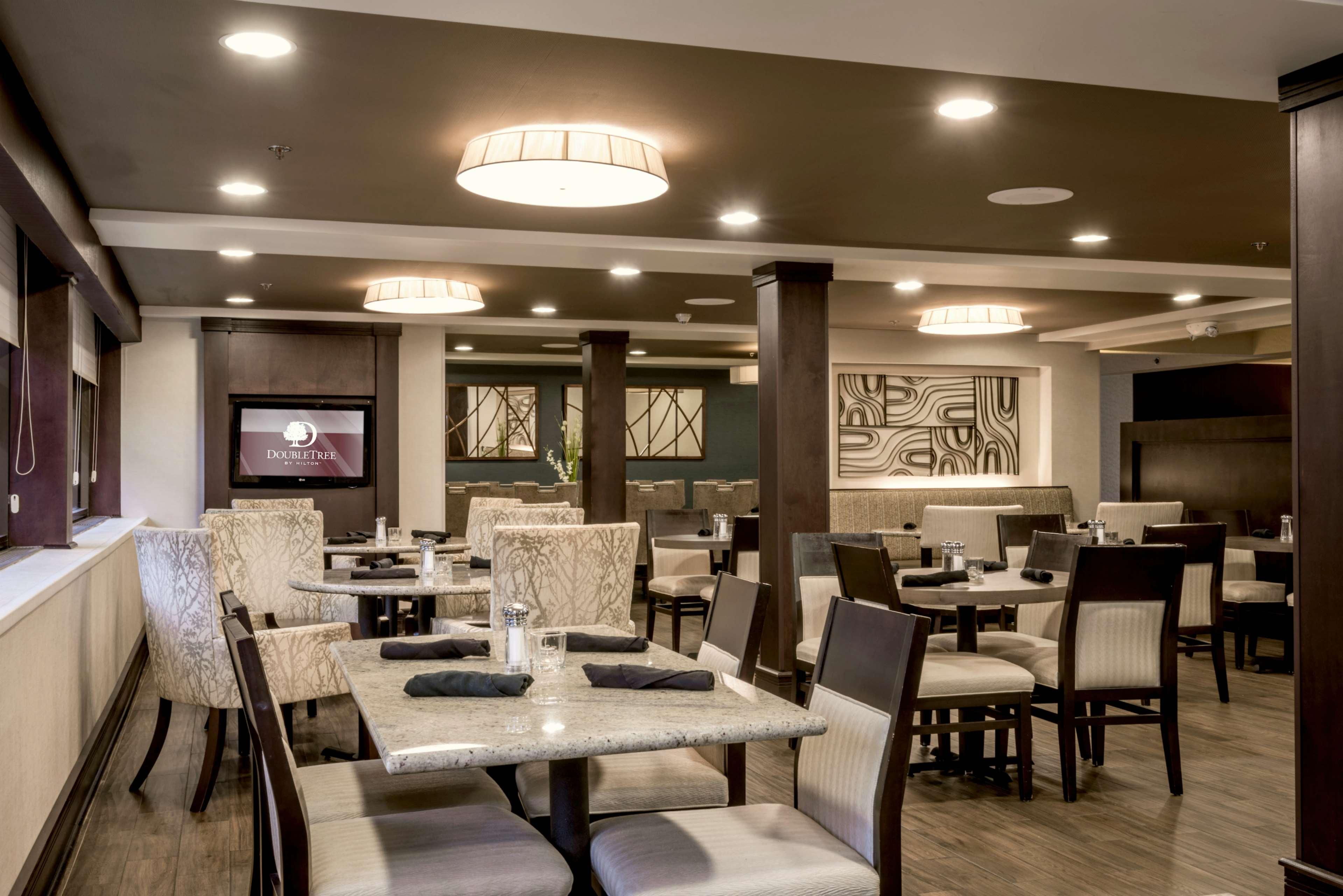 Restaurant Doubletree by Hilton Hotel Montgomery Downtown