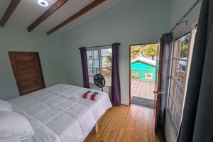 Alojamiento - Cobia Beach Guest House on the Beach in the middle of Hopkins Village Belize