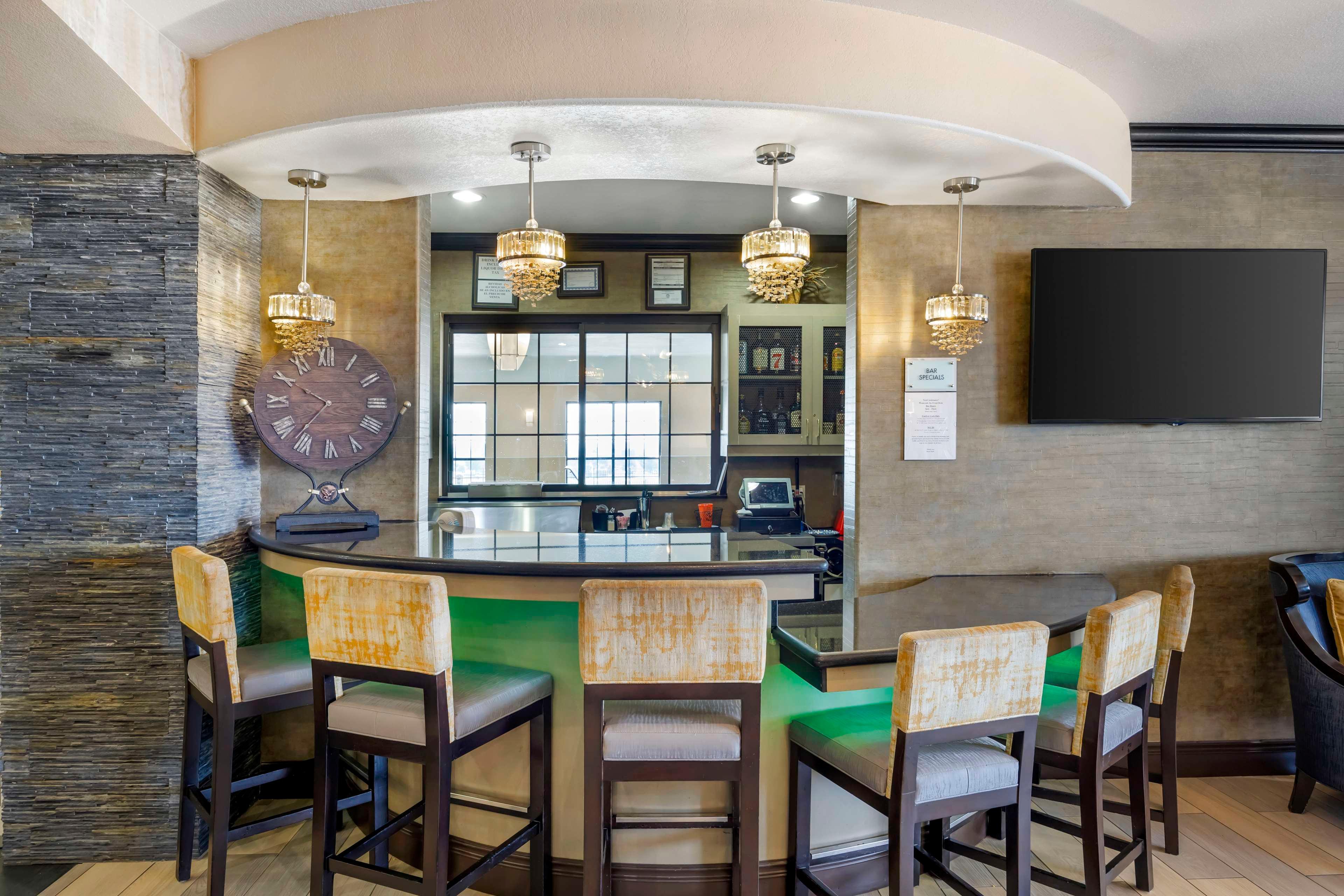 Bar/Salón Best Western Plus Emerald Inn & Suites