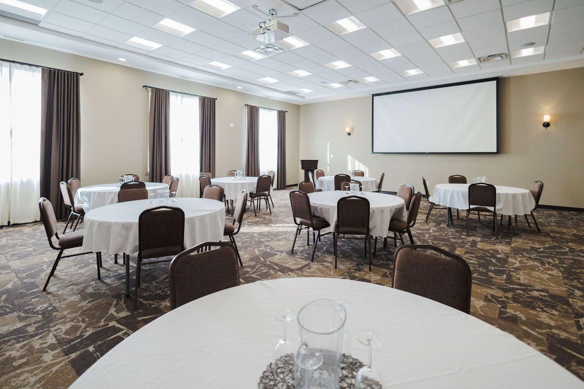 Sala de Reuniones Best Western Plus Lacombe Inn & Suites