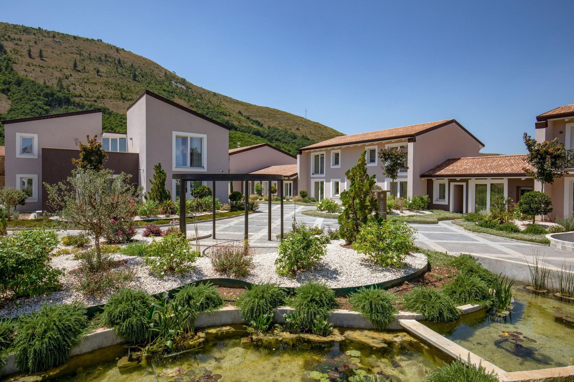 Varios Hotel Della Piana
