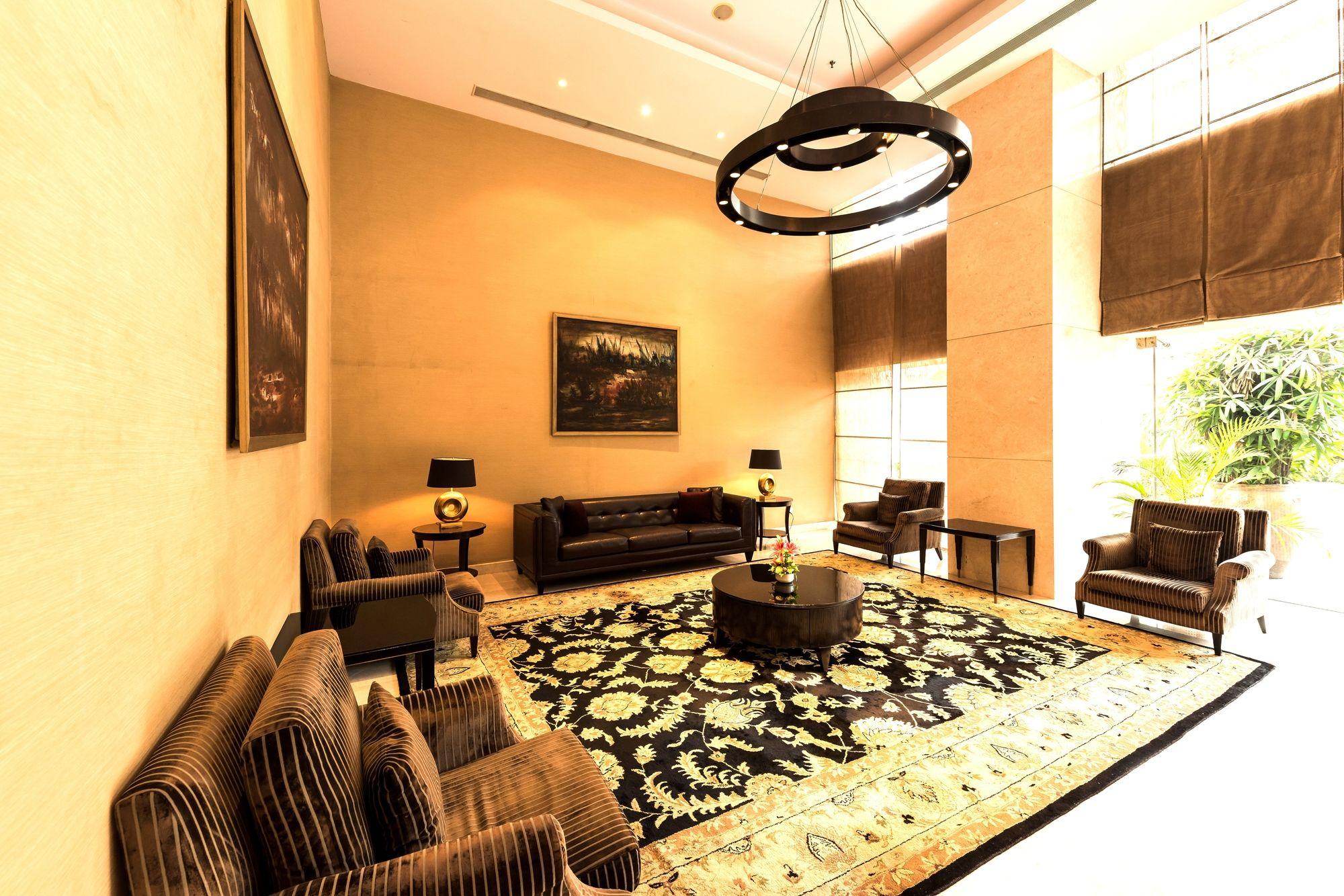 Vista Lobby Oakwood Premier Prestige - UB City