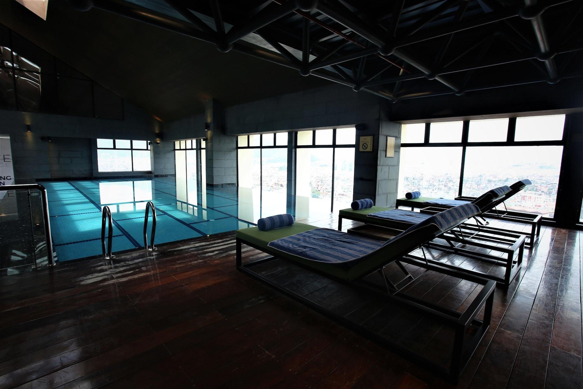 Vista Piscina Aloft Kathmandu Thamel