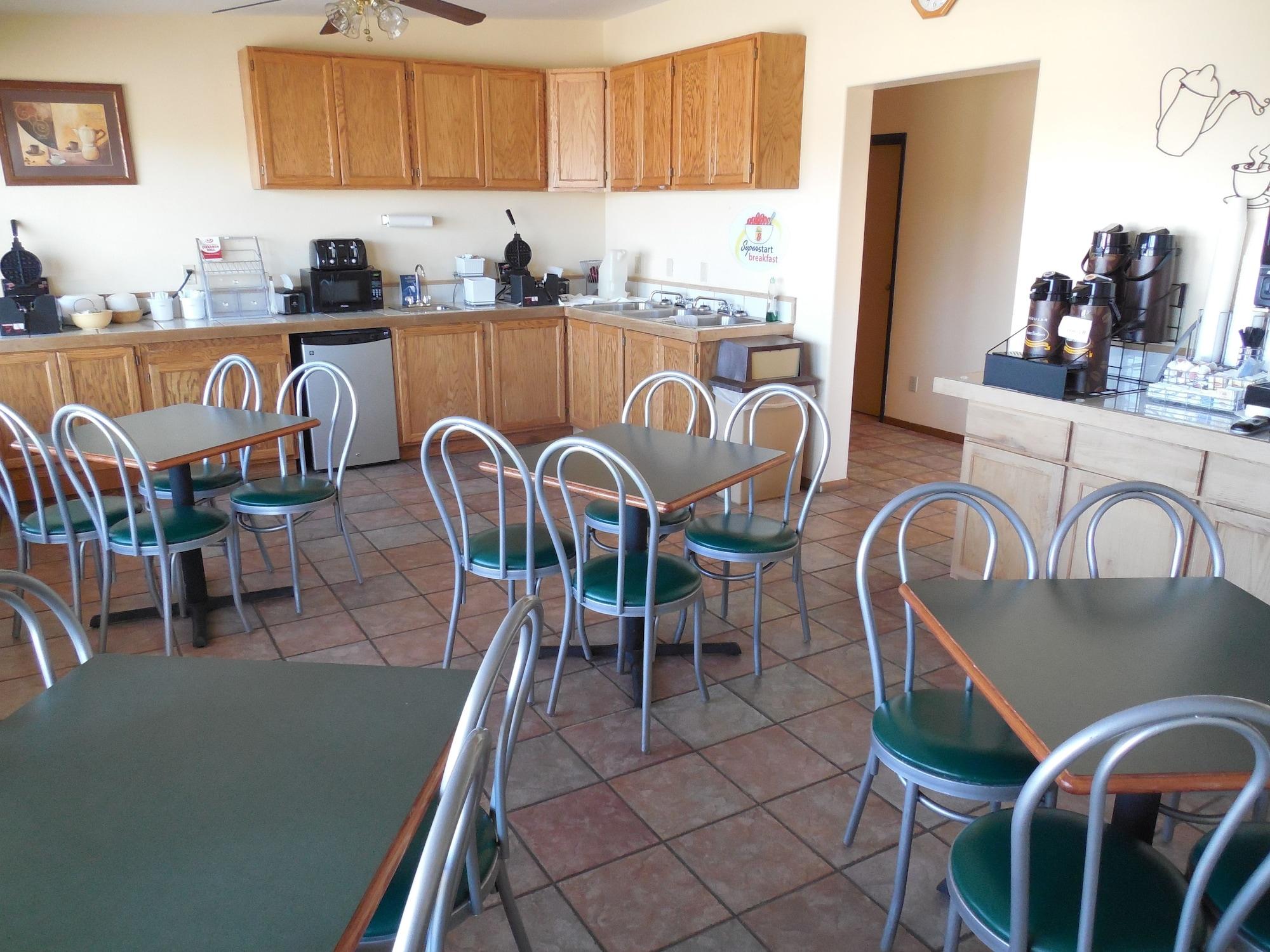 Restaurant Super 8 by Wyndham Buffalo