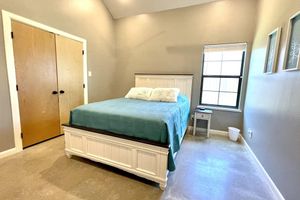 Alquiler Vacacional - Newly built modern farmhouse w/private pool! Central location