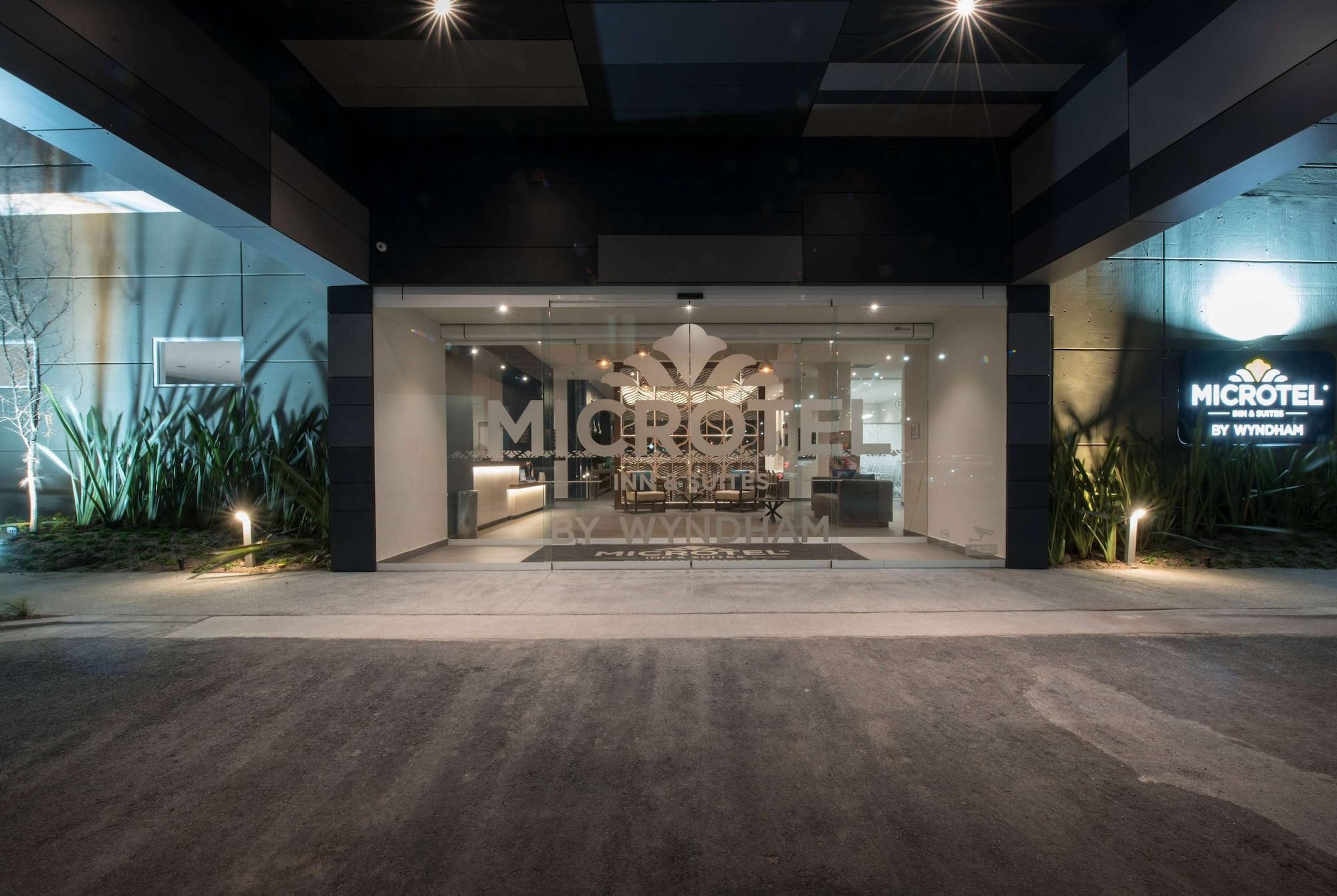 Vista Exterior Microtel Inn & Suites by Wyndham Irapuato