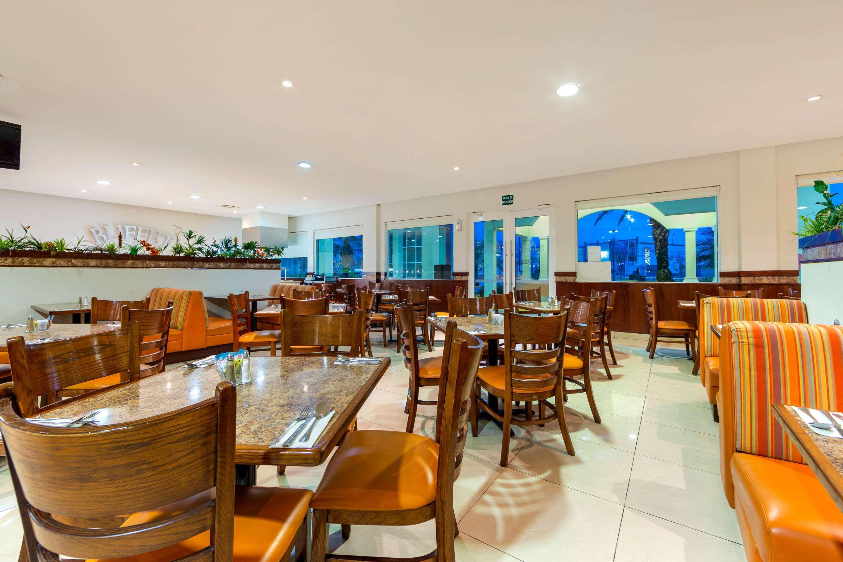 Restaurant Comfort Inn Monterrey Norte