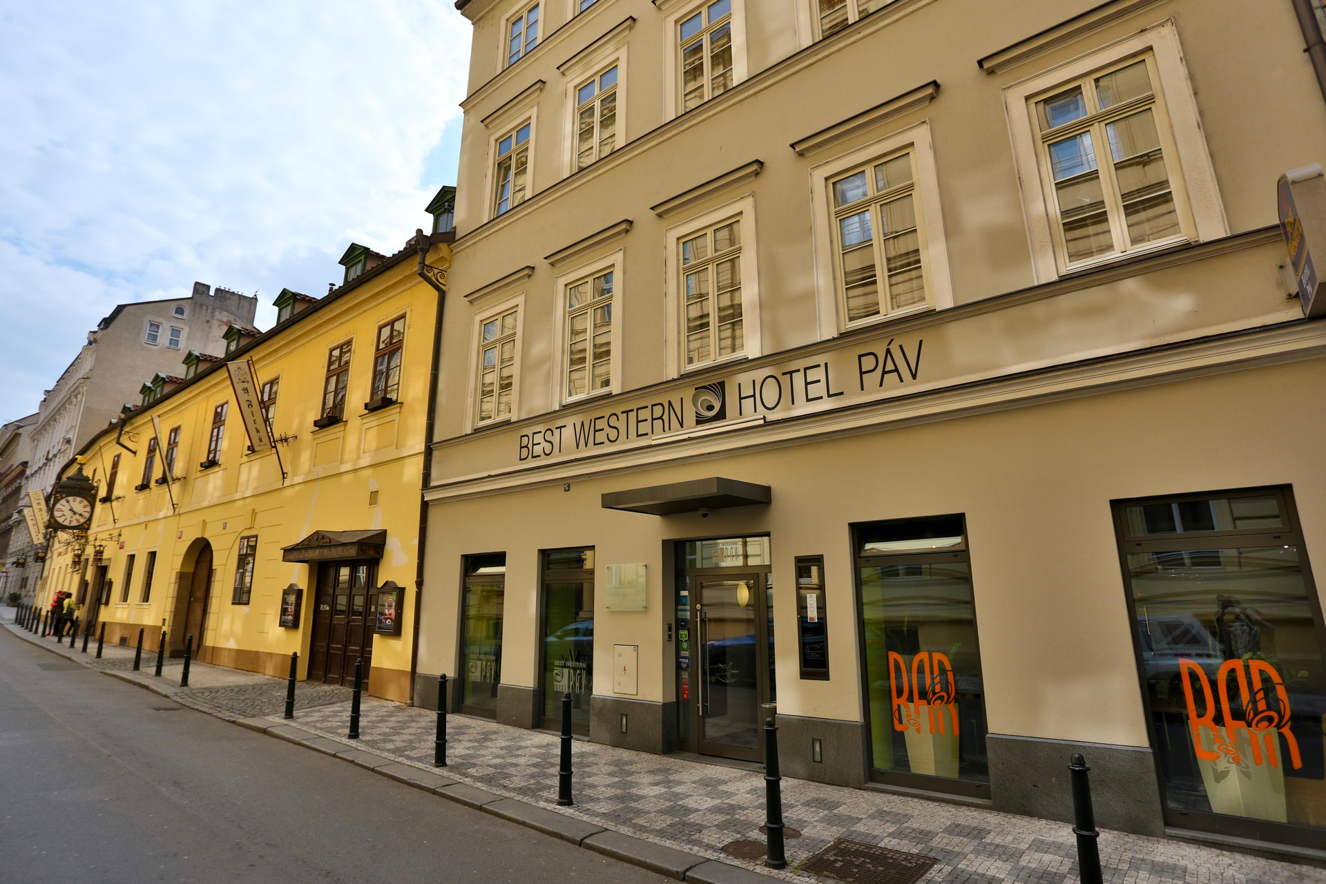 Vista Exterior Hotel Pav