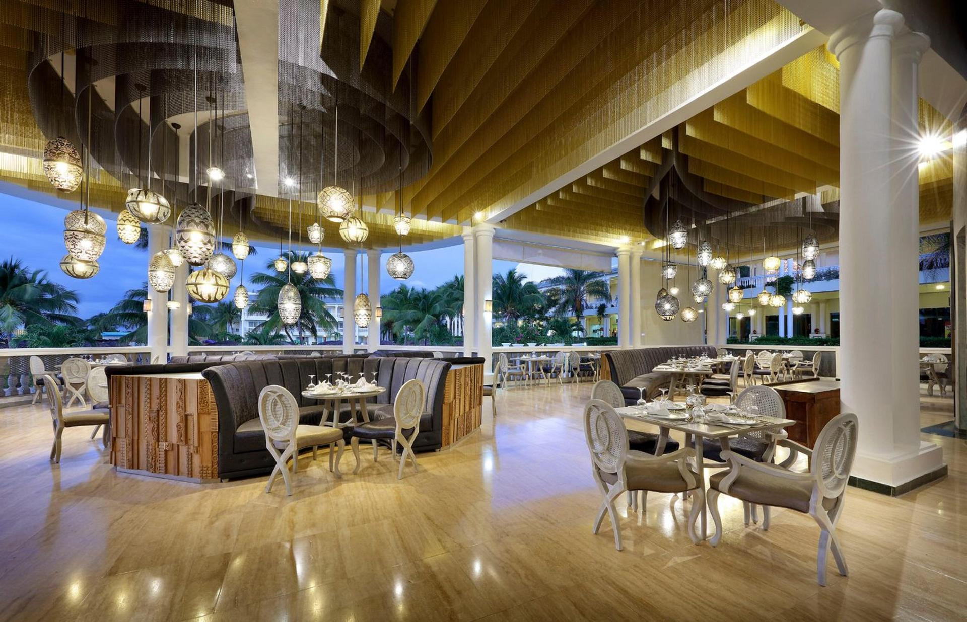 Restaurant Grand Palladium Lady Hamilton