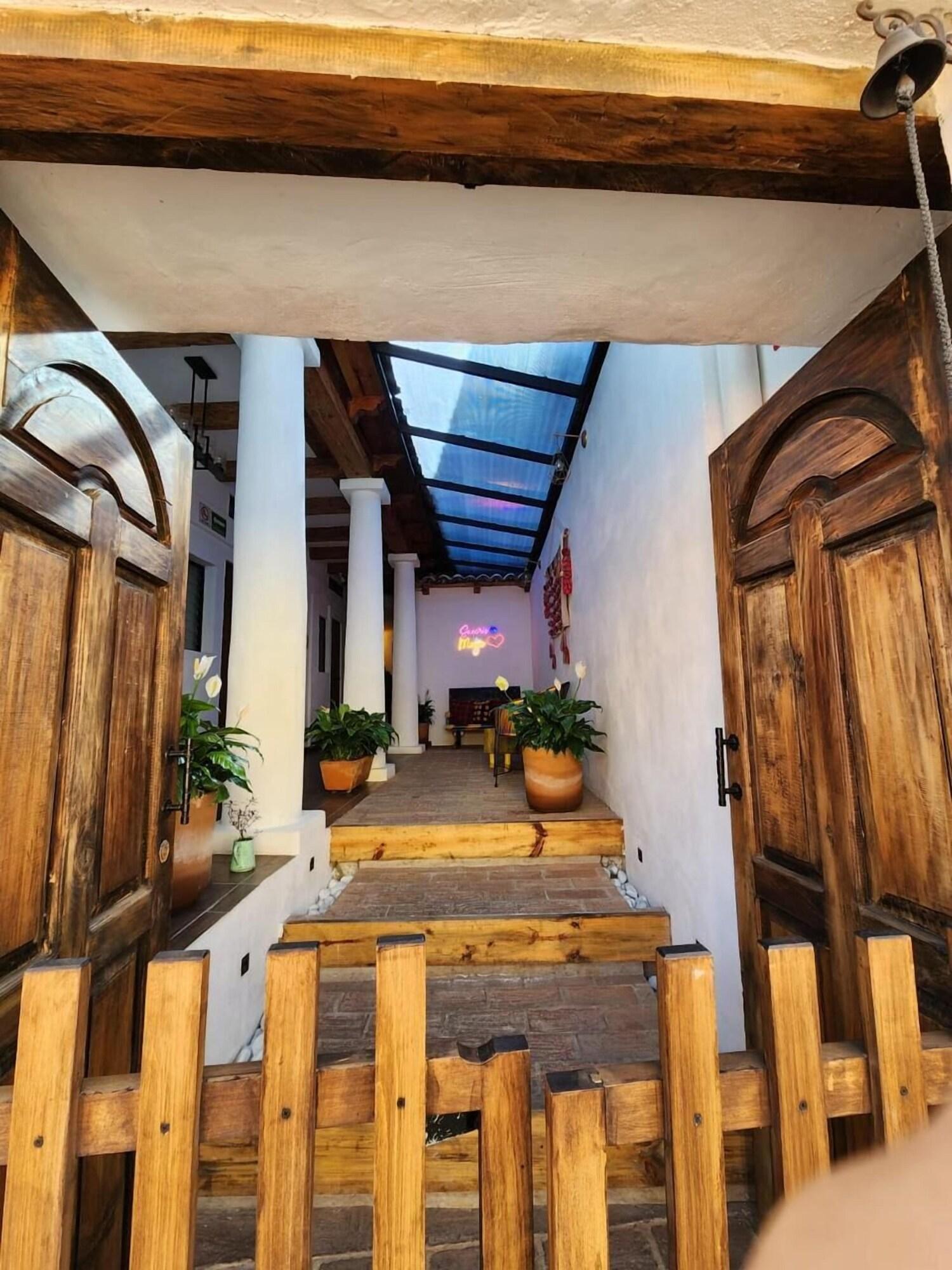 Varios Suites del Barrio Hotel