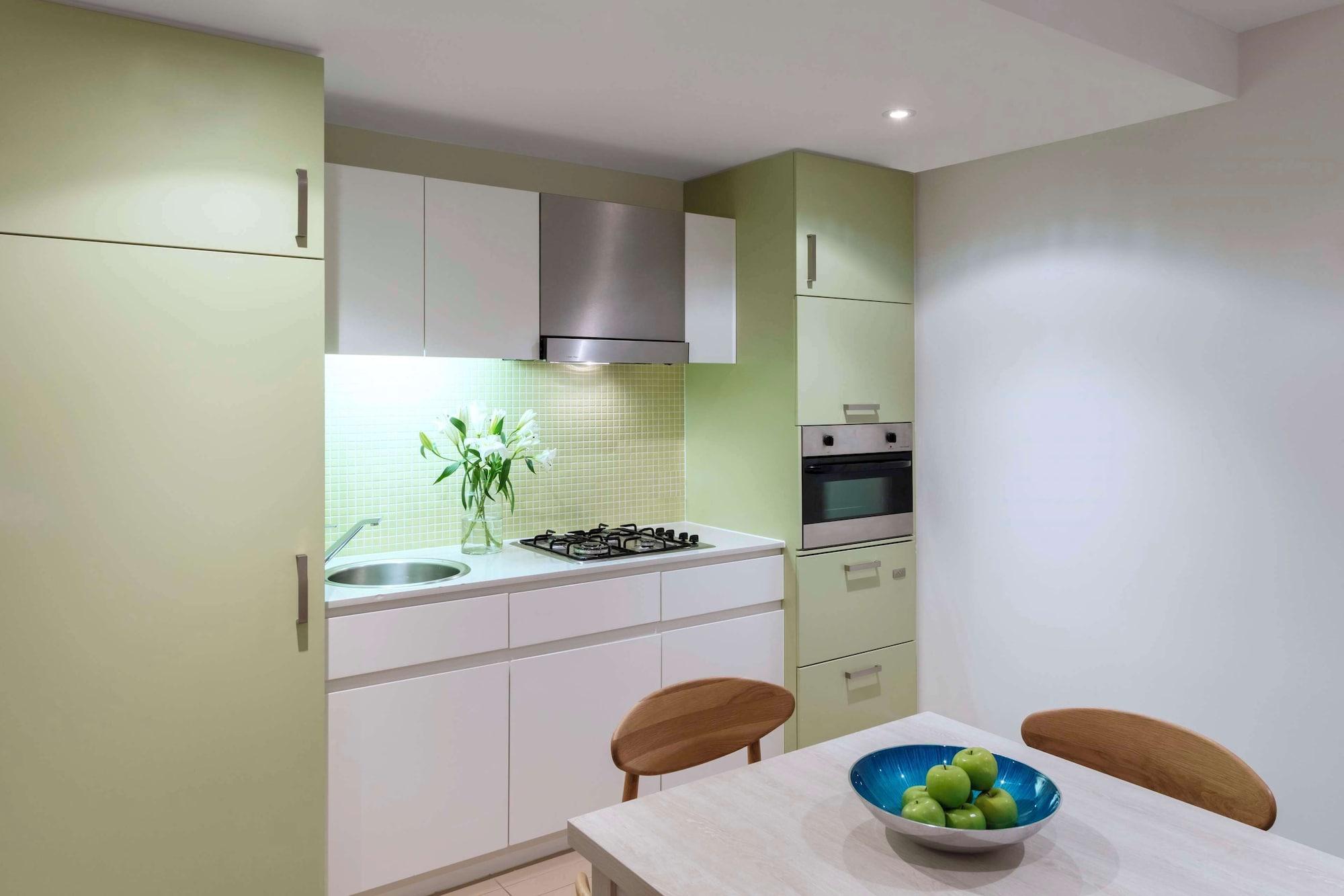 Varios Oaks Glenelg Liberty Suites