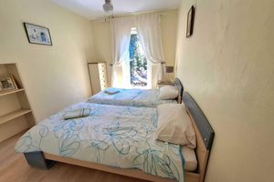 Arriendo temporal - Charming 4-bedroom house in Lairoux with WiFi and private heated pool.