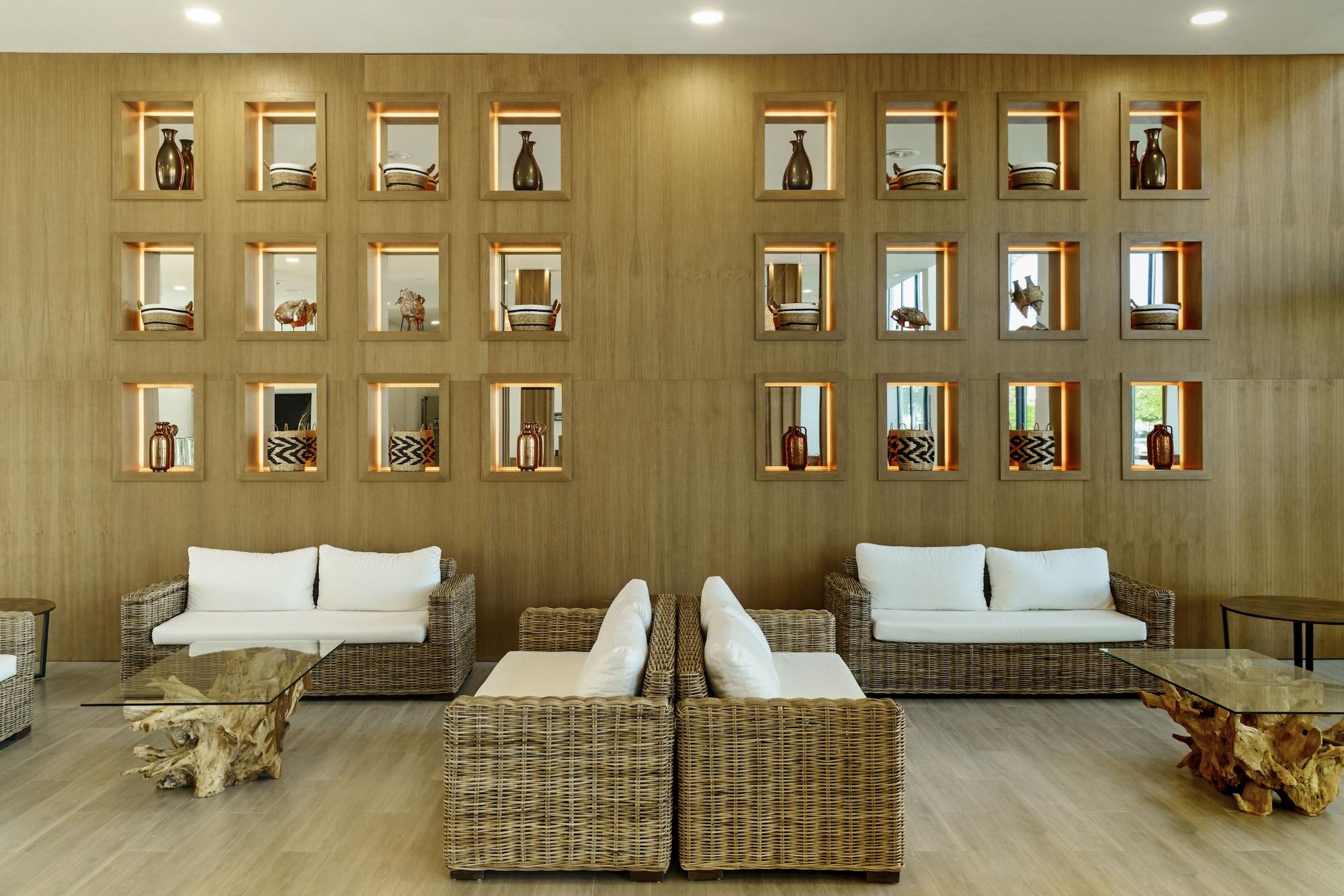 Vista Lobby Cabogata Beach Hotel