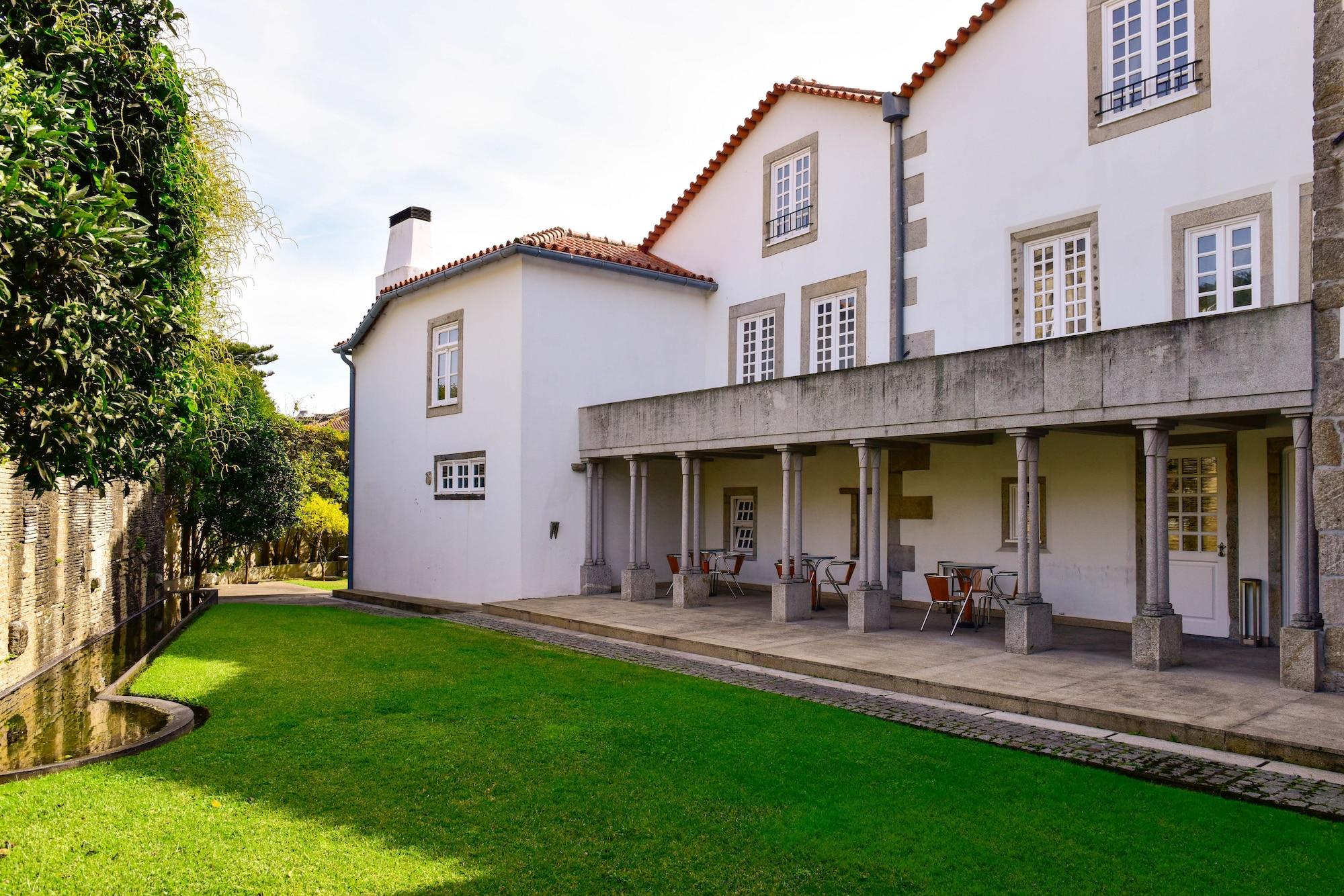 Vista Exterior Casa Melo Alvim by Unlock Hotels