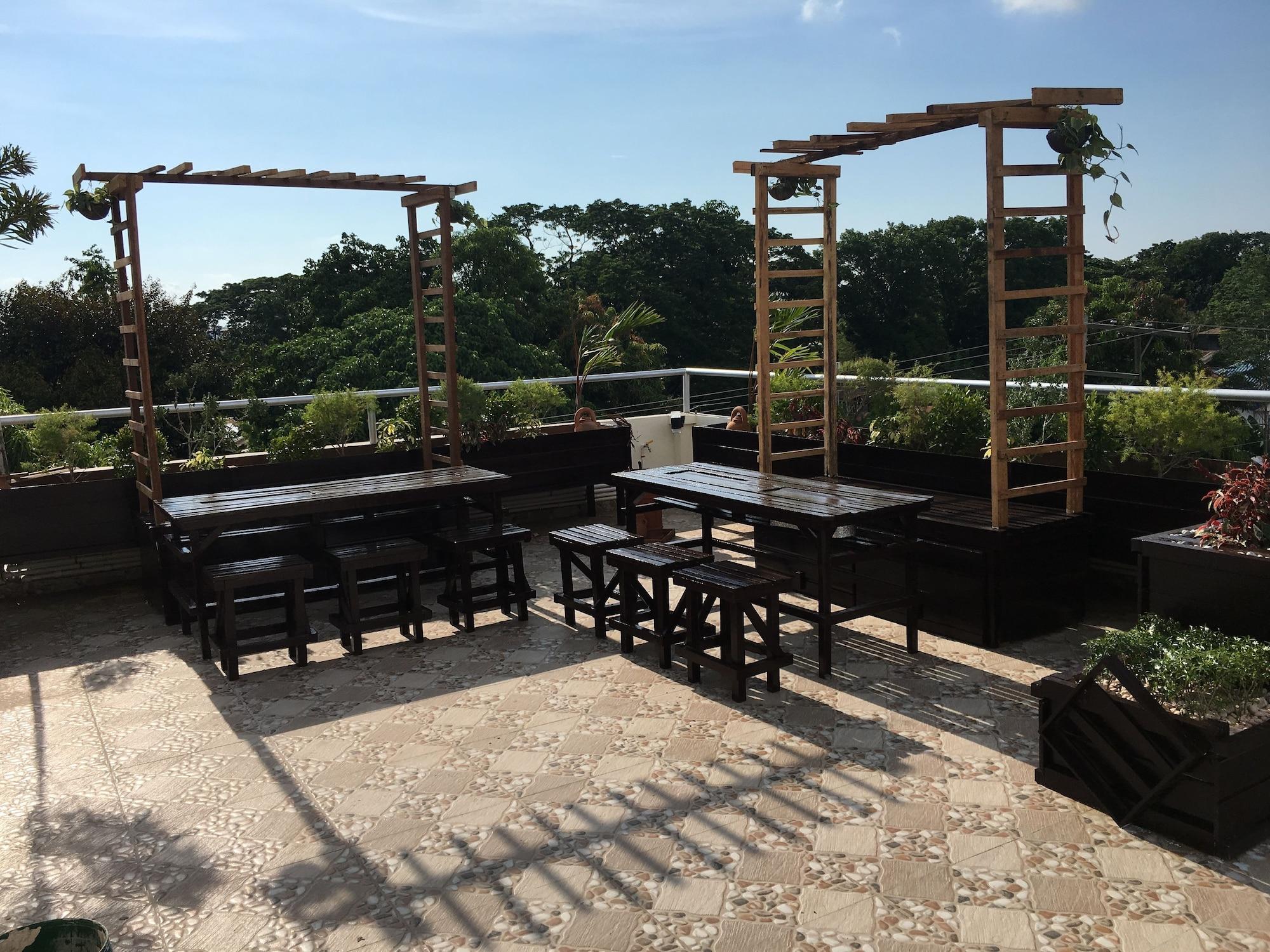 Instalaciones Recreativas Beinte Singko de Marso Apartments