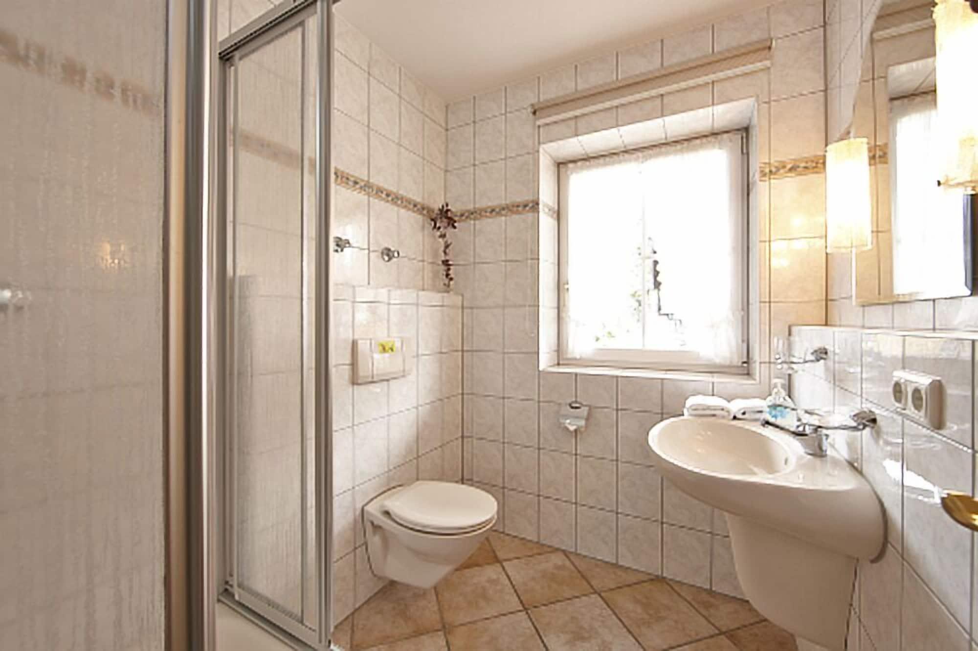 Equipamiento de Habitación Gästehaus Quirin