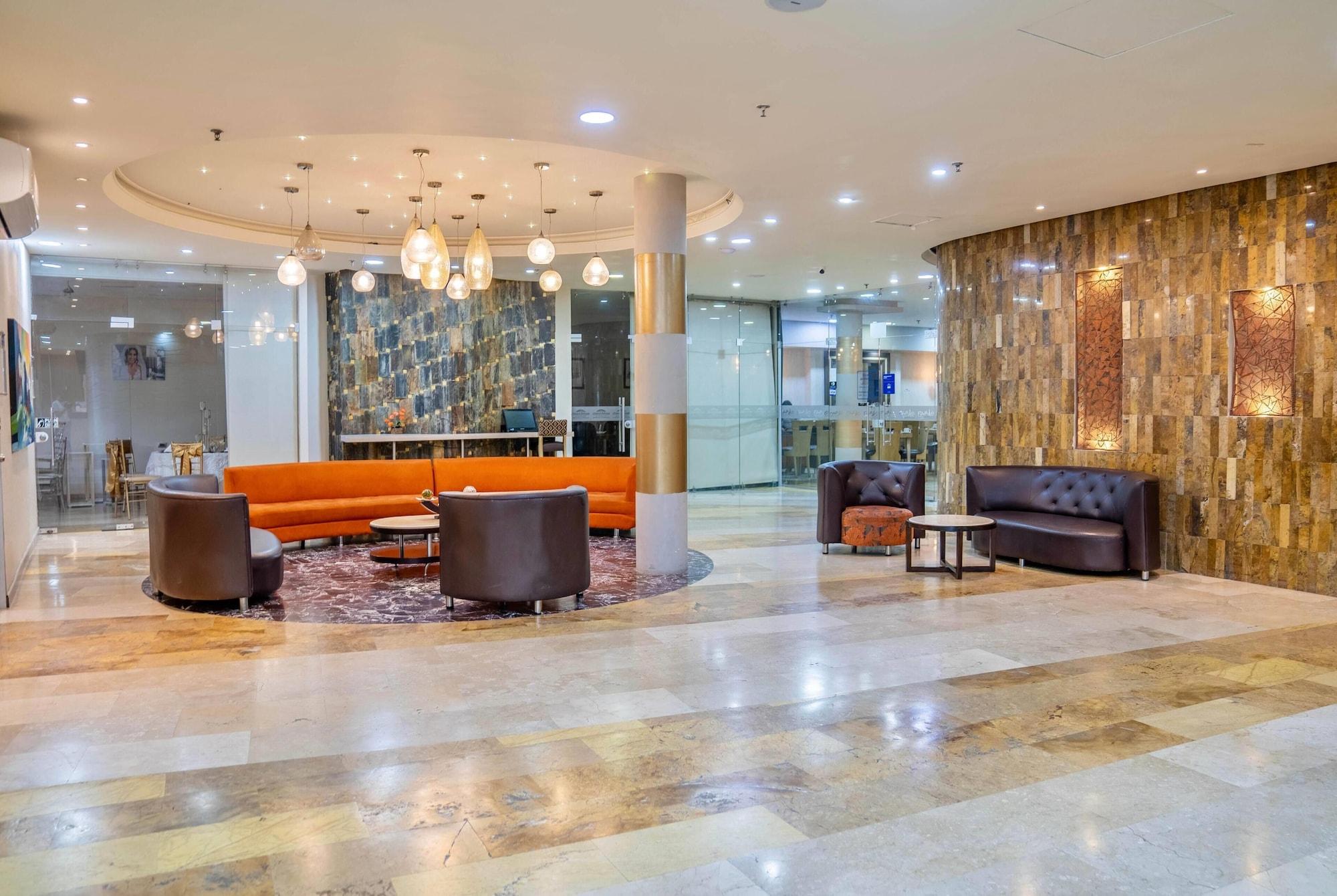 Vista Lobby Howard Johnson Hotel Versalles Barranquilla
