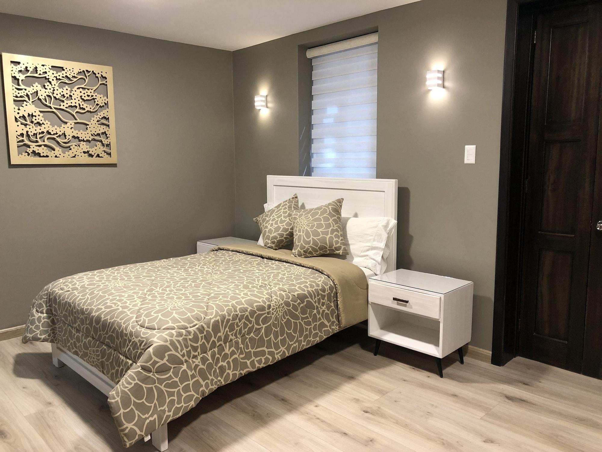 Varios Hostal Latina