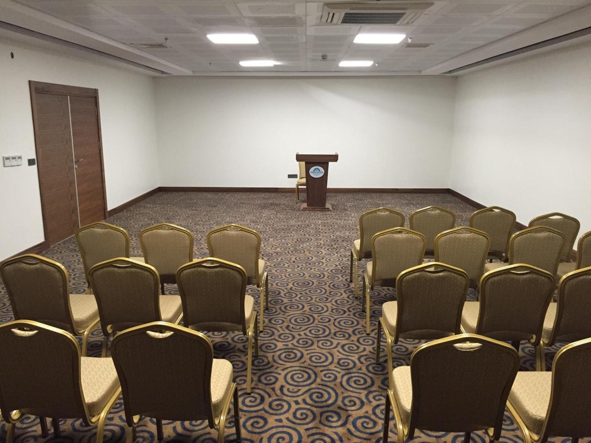 Sala de Reuniones YZE Pirlanta Hotel