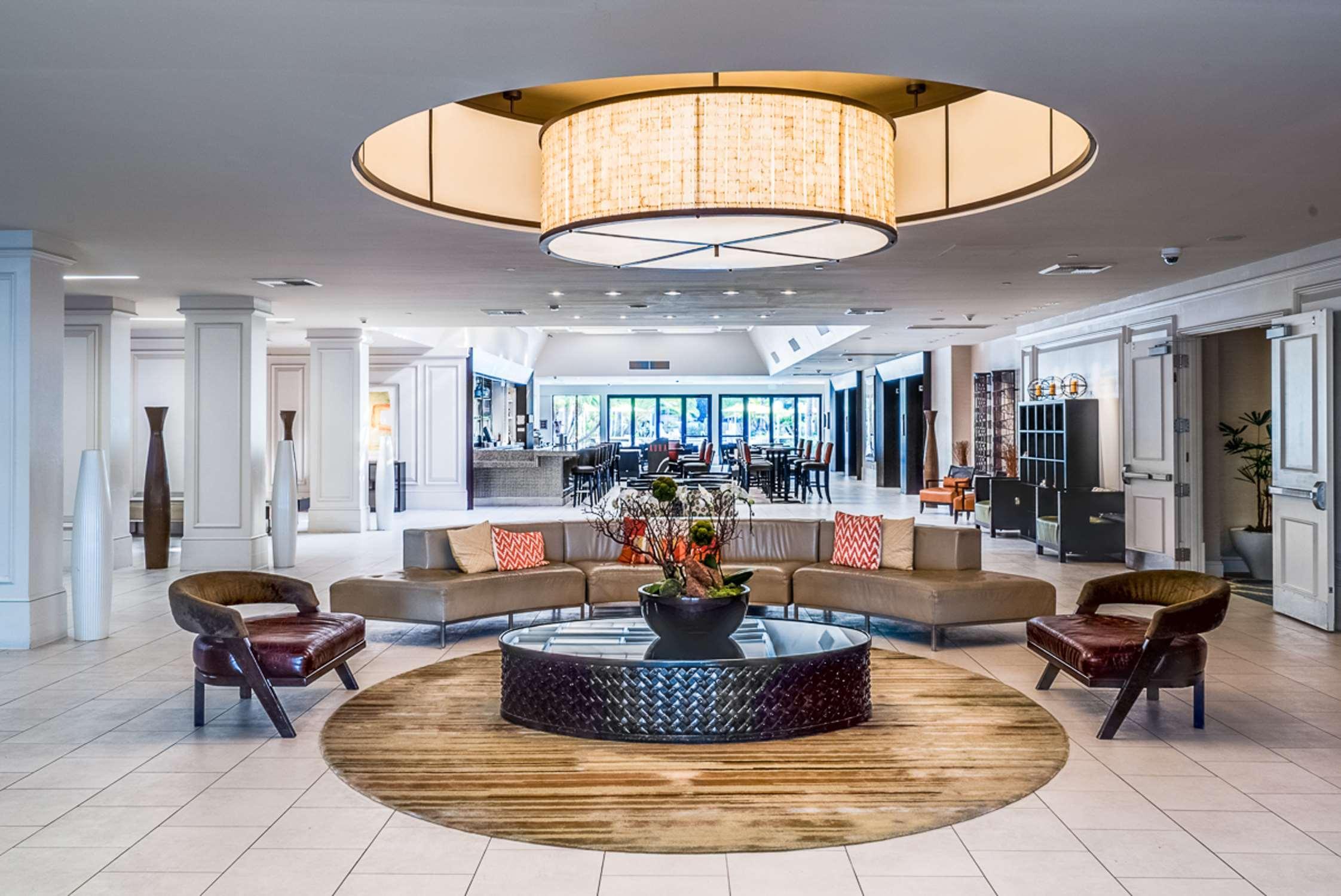Vista Lobby Hilton Irvine/Orange County Airport