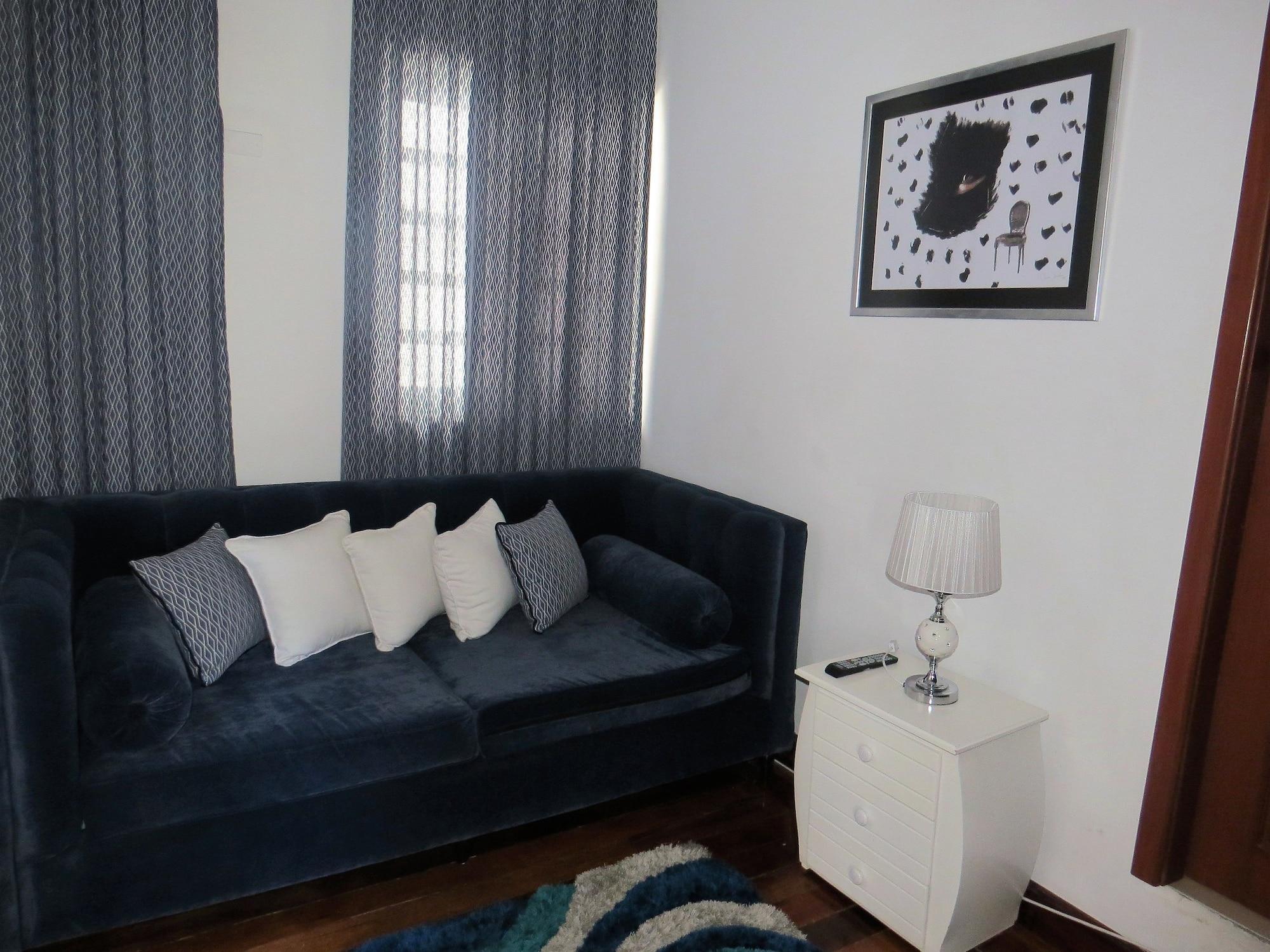 Equipamiento de Habitación Hotel + Arte